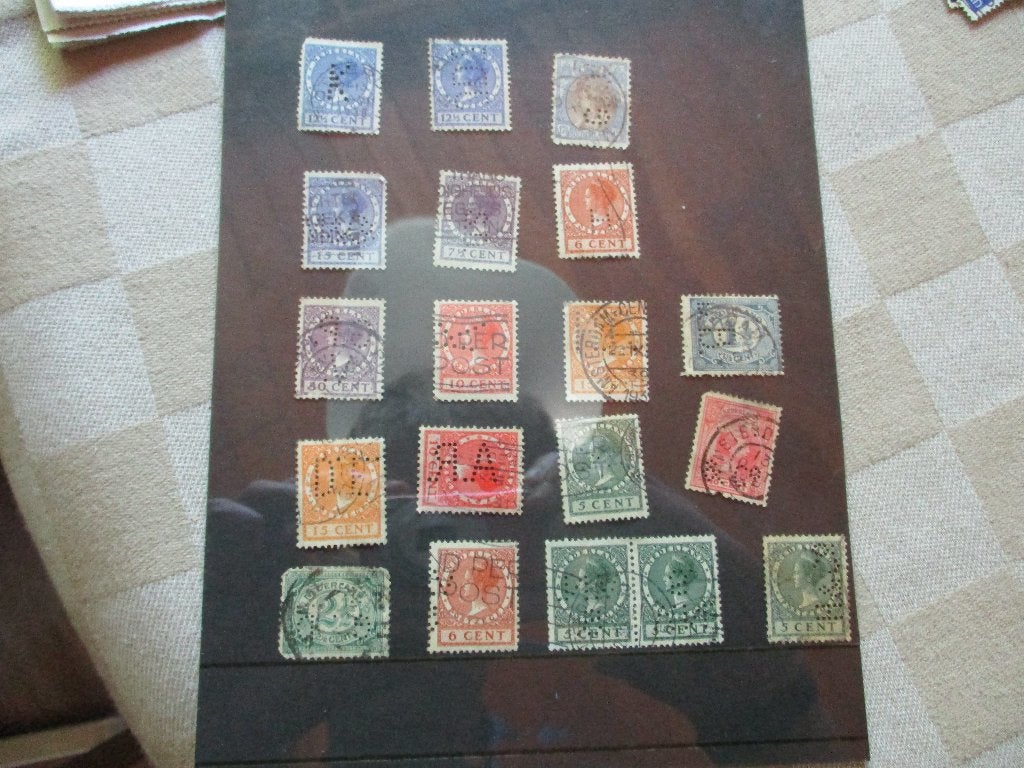 postzegels perfins oa Wilhelmina hangend haar, Ophalen of Verzenden, T/m 1940, Gestempeld