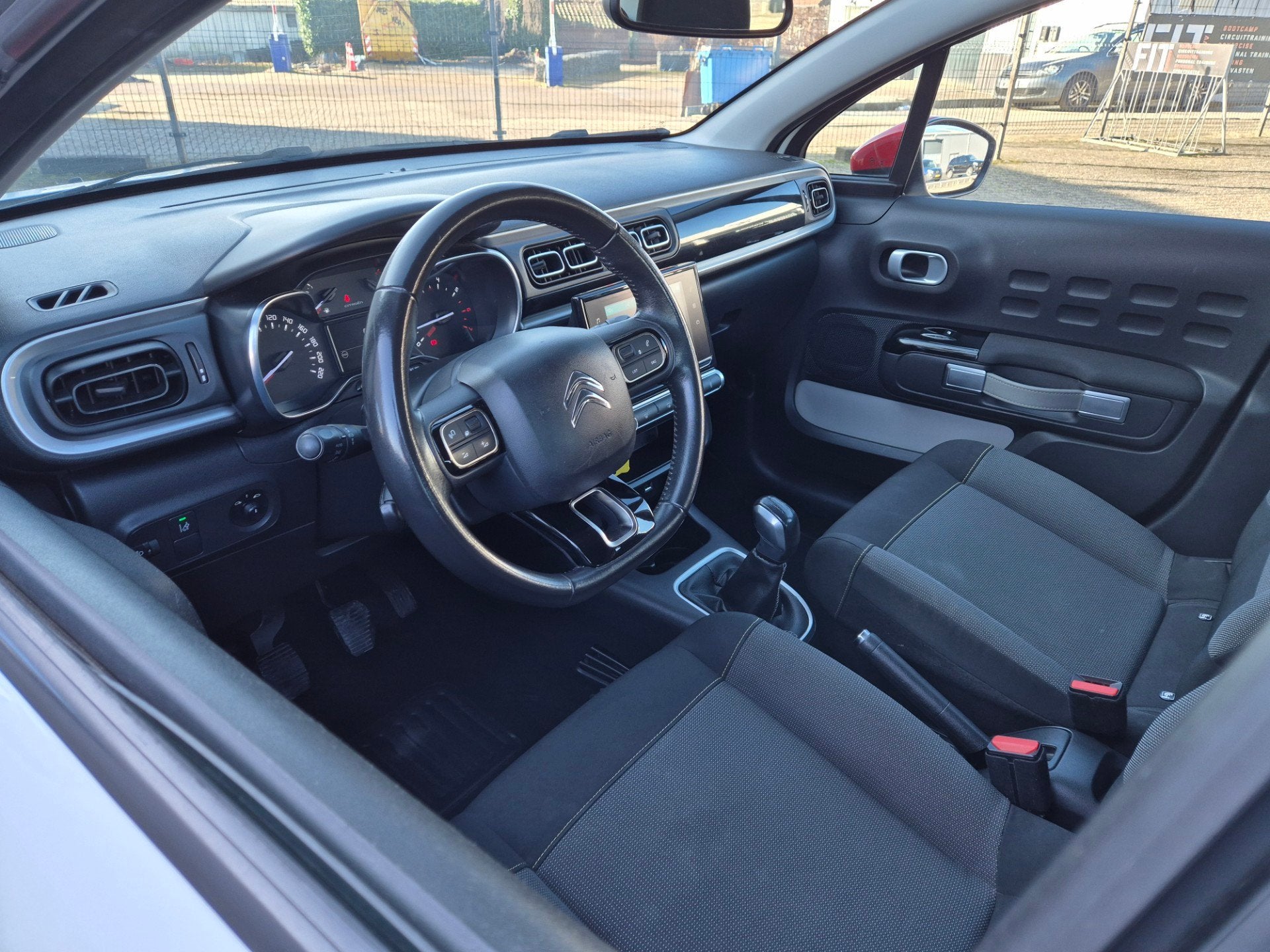 Foto 10 van Citroen C3 1.2 PureTech Shine New D-Riem Camera Carplay Stoe
