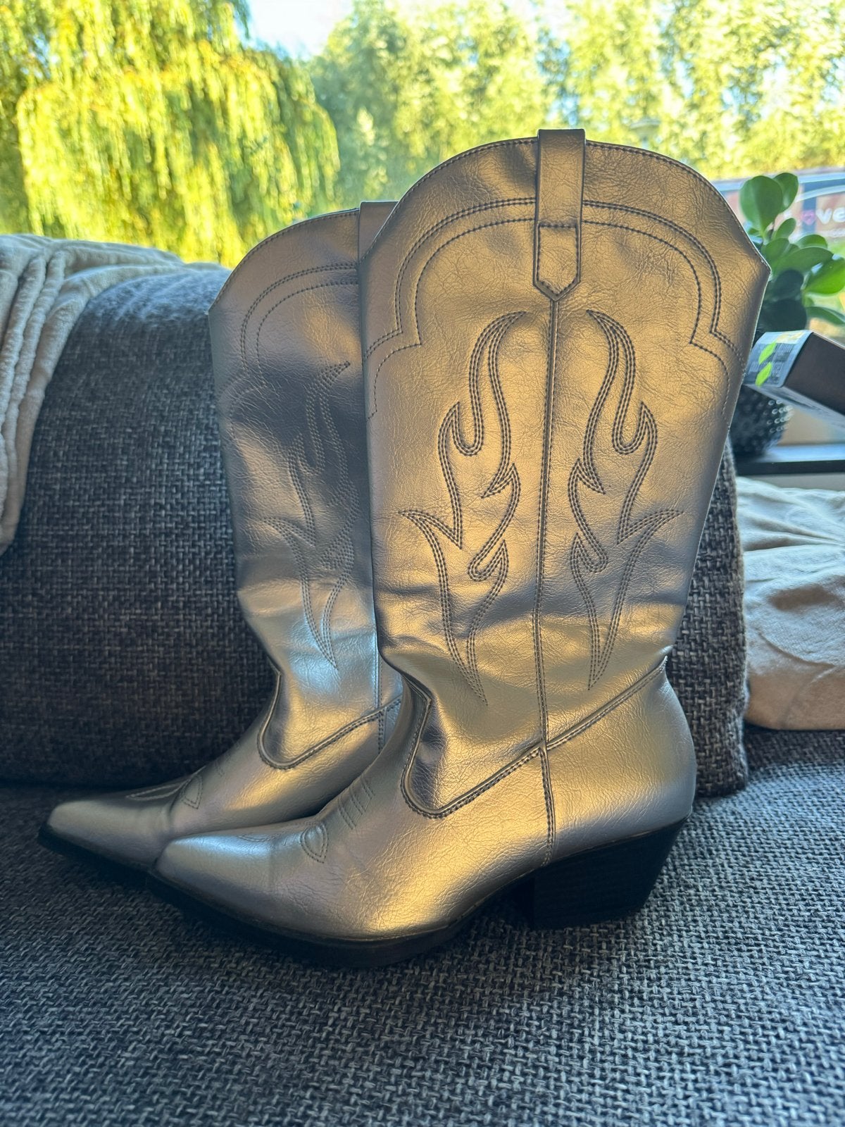 Zilveren cowboylaarzen met vlammen - Maat 38, Kleding | Dames, Schoenen, Ophalen, Zo goed als nieuw, Overige kleuren, Lage of Enkellaarzen