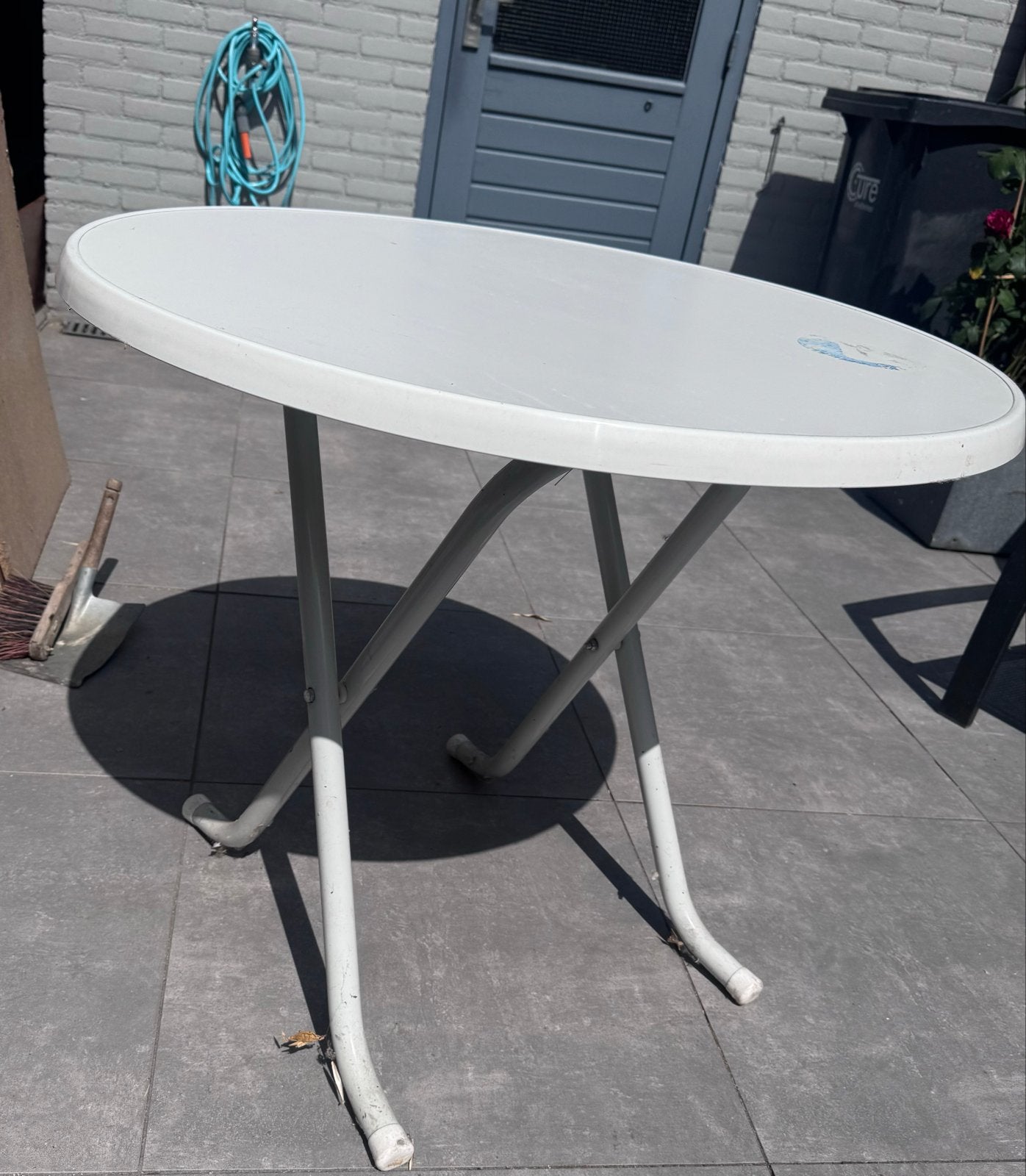 Witte ovale tuintafel - inklapbaar en compact, Tuin en Terras, Tuintafels, Gebruikt, Ovaal, Kunststof, Ophalen