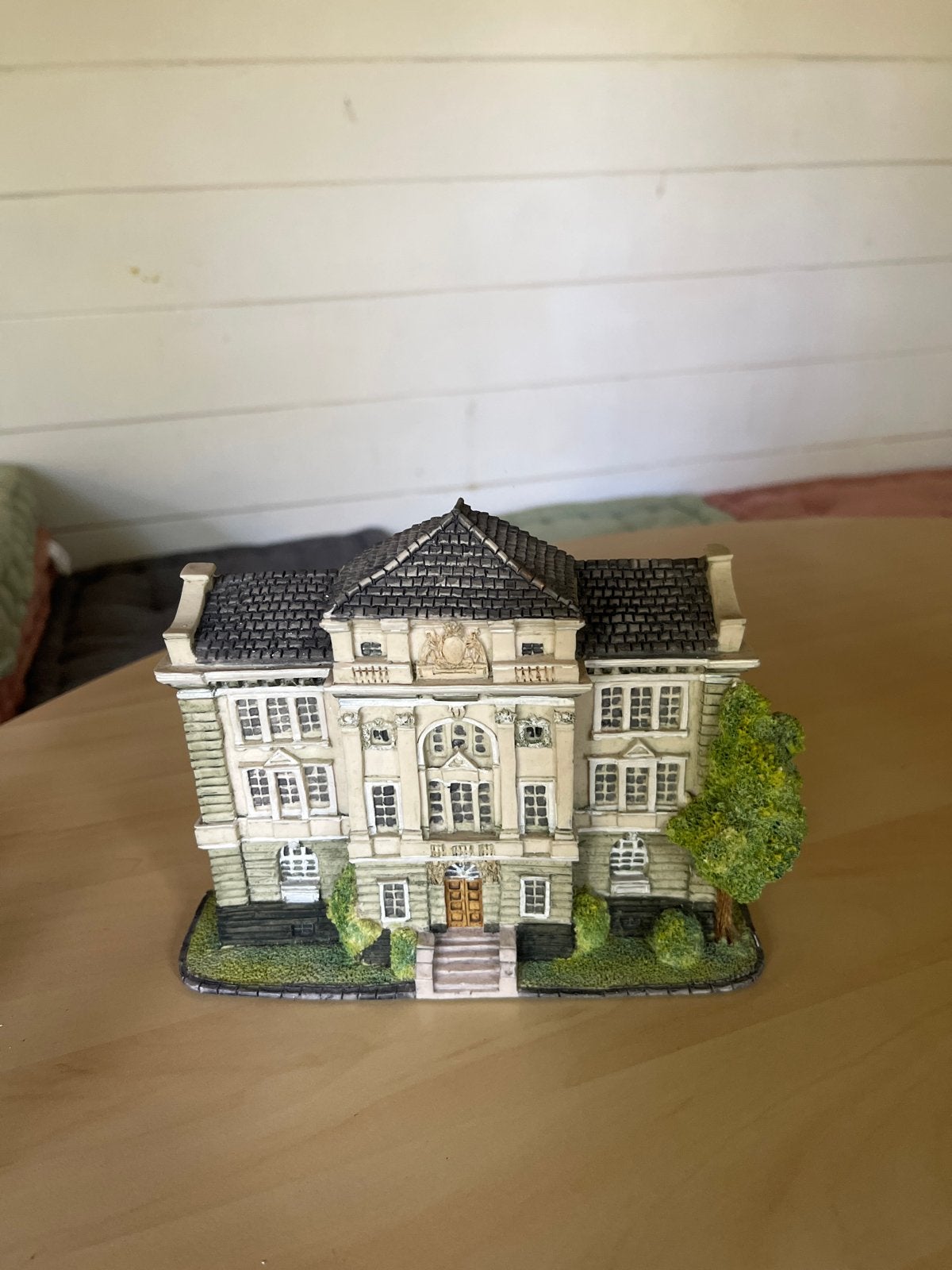 Miniatuur gebouw: gedetailleerd huisje met bomen, Ophalen of Verzenden, Zo goed als nieuw, Overige typen