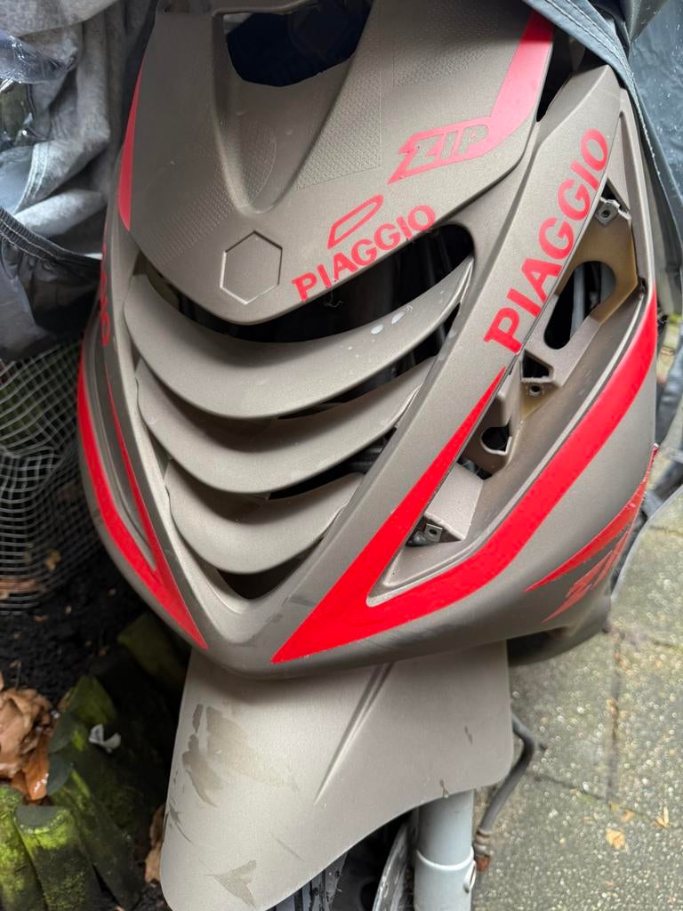 zip in onderdelen, Fietsen en Brommers, Scooters | Piaggio, Ophalen, Zo goed als nieuw, Benzine, Zip