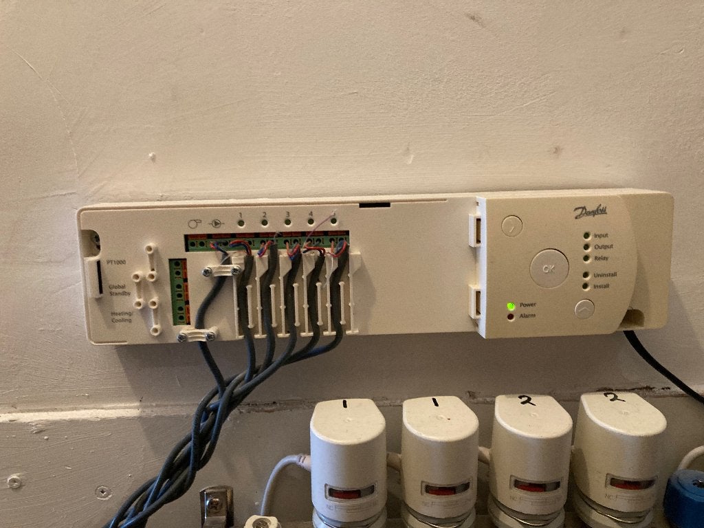 Vloerverwarming Danfoss CF-MC 10 + 9 actuators, Gebruikt, Minder dan 30 cm, Overige typen, Minder dan 60 cm