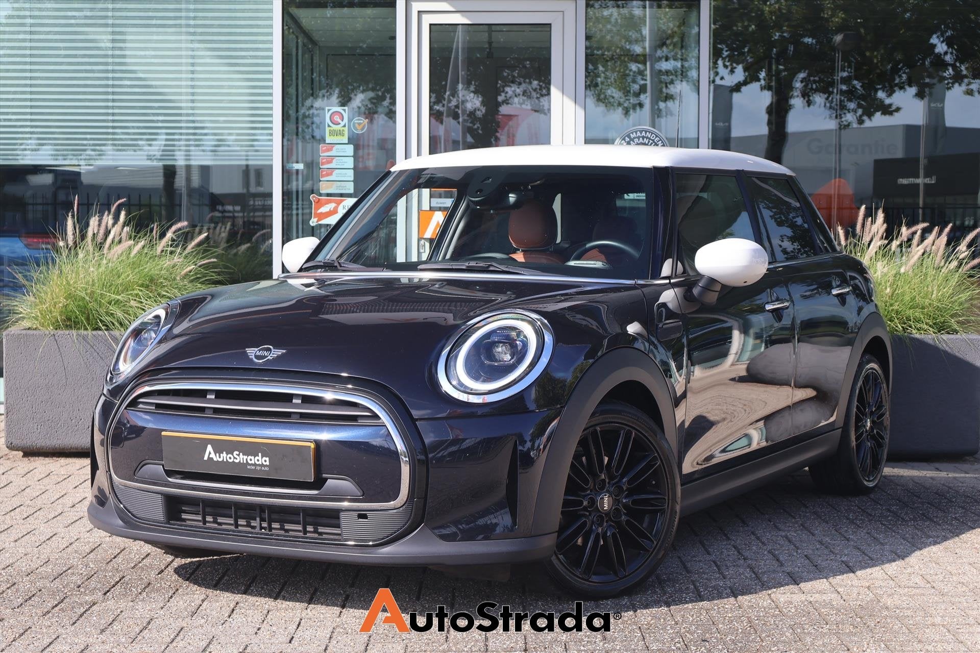 Mini Mini 5-Deurs (f55) Cooper 1.5 Business Edition 136pk AU, 136 pk, Gebruikt, Met garantie (alle), Blauw