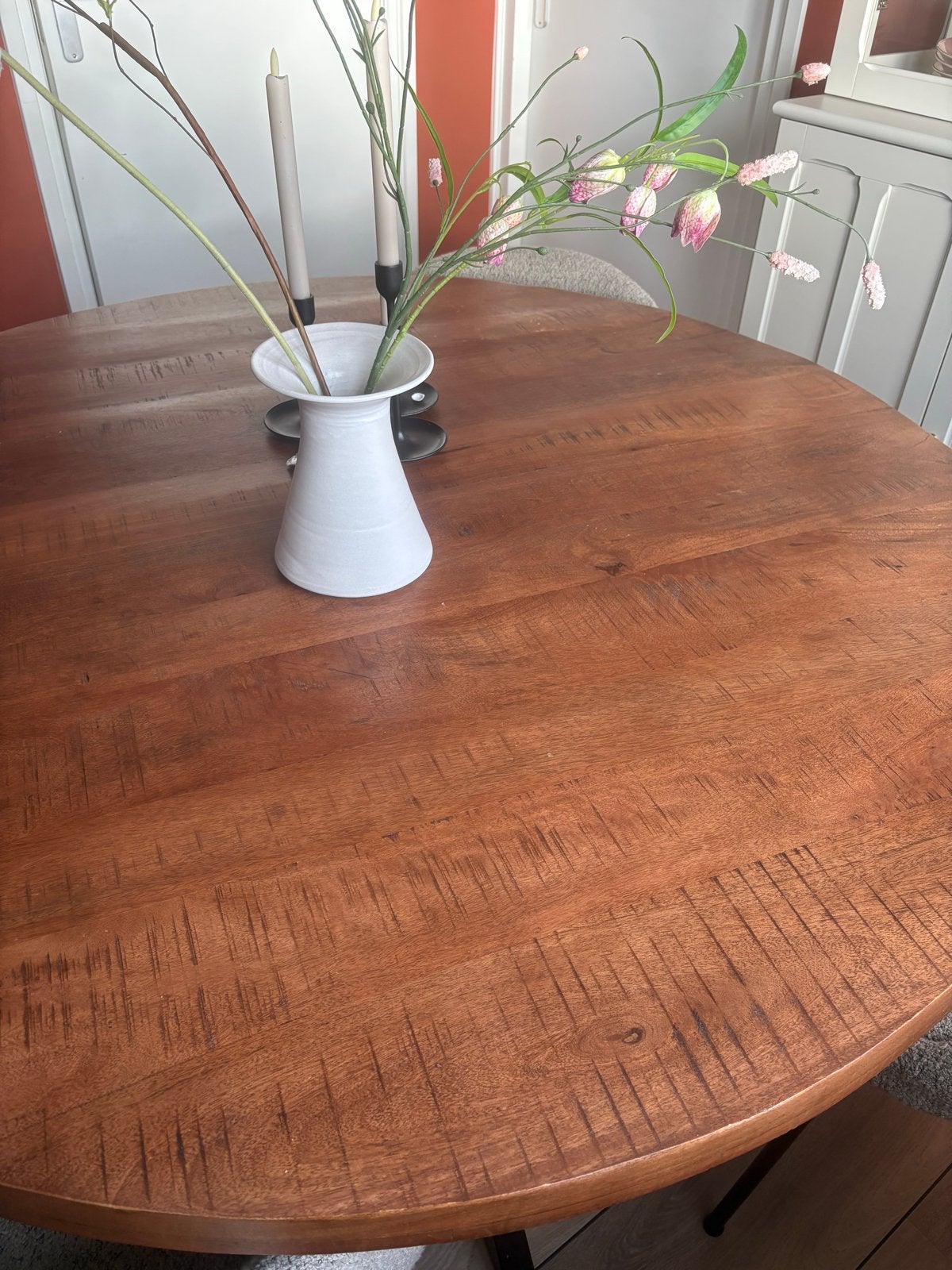 Ronde eettafel met warmbruin houten blad en metalen spinpoot, Ophalen, Gebruikt, Rond, Vijf personen of meer