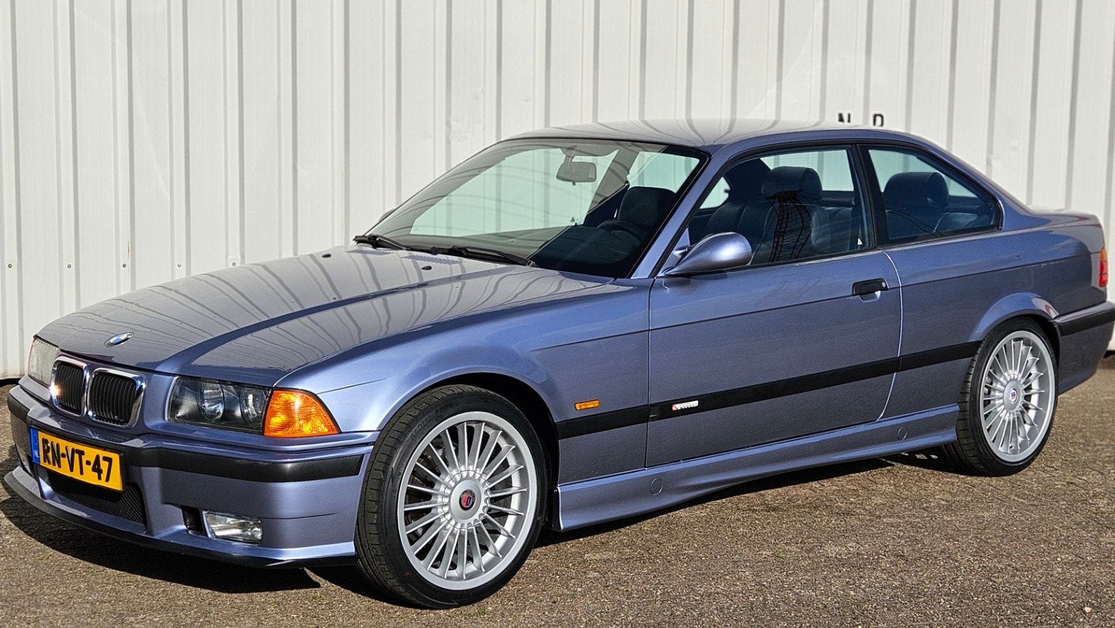 BMW E36 328i Coupé | 1997 | Samoablau | M-Pakket | AUT, Automaat, 1330 kg, Achterwielaandrijving, Zwart