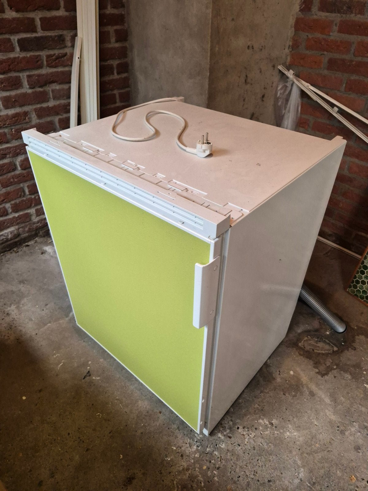 Koelkast met verwijderbare groene front, Ophalen, Minder dan 85 cm, Minder dan 75 liter, 45 tot 60 cm