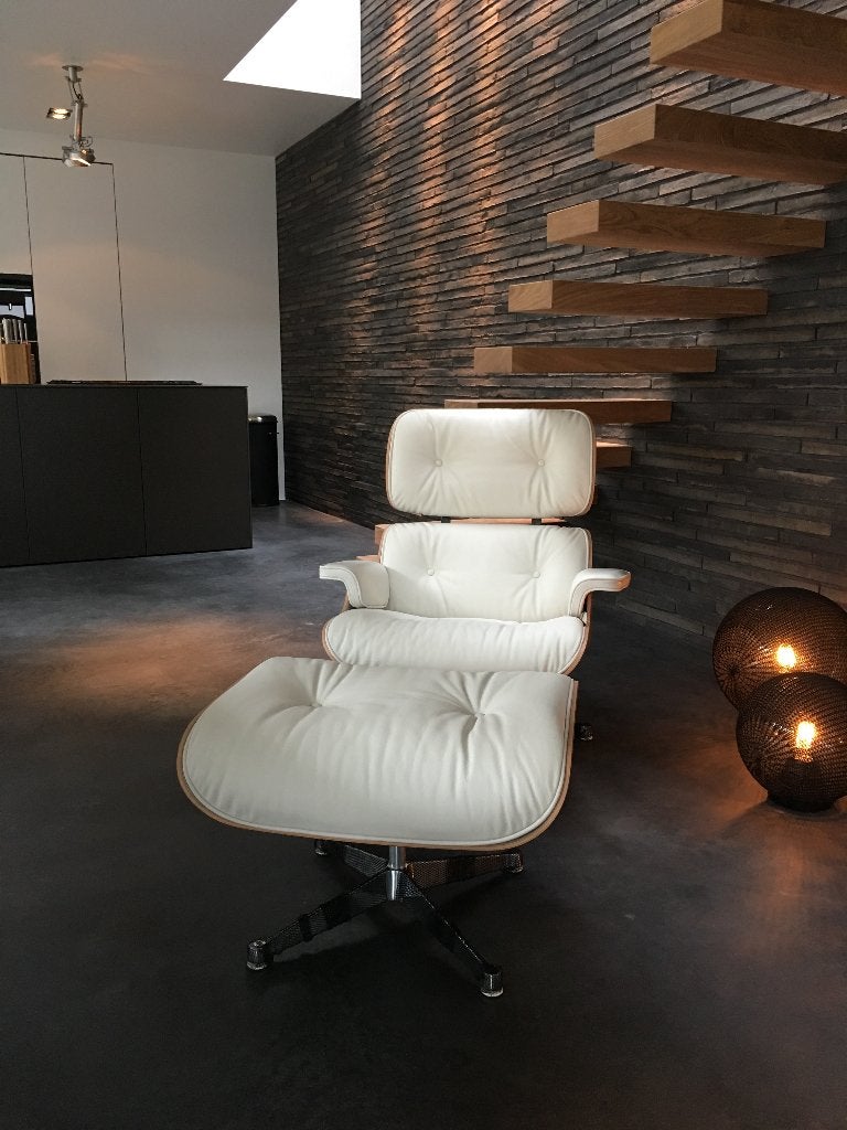 Vitra Lounge Chair + Ottoman Notenhout Snow NIEUW in doos, Huis en Inrichting, Fauteuils, Waterstad 23, High-end Furniture, Nieuw