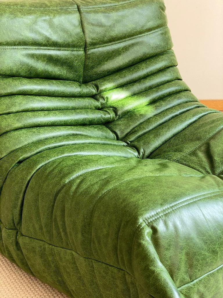 Ligne Roset – Togo 1-zits Fauteuil/Stoel – Dubai Groen leer, Leer, Zo goed als nieuw, 75 tot 100 cm, Knoll vitra artifort sede b&b italia cassina mid century retro