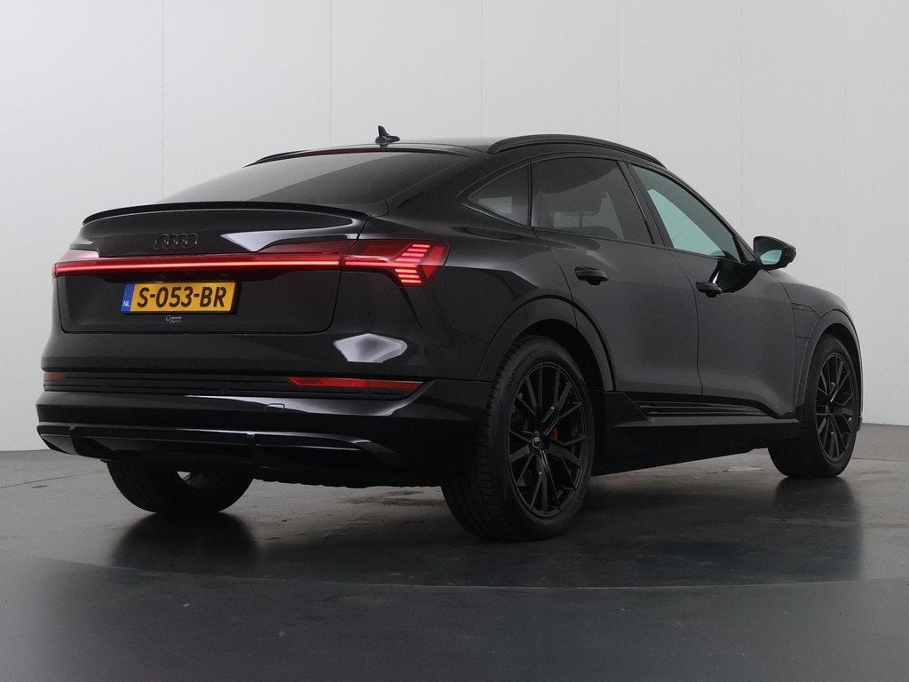 Audi e-tron Sportback 55 quattro S edition 95 kWh | SOH 95%, Auto's, Audi, Automaat, 131 €/maand, Zwart, 95 kWh