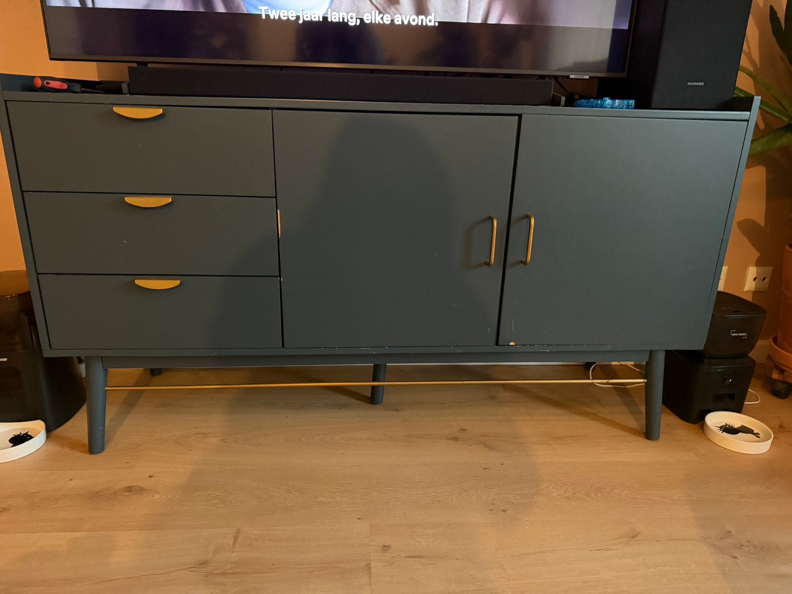 Donkerblauwe (tv) kast, gratis op te halen!, Gebruikt, Ophalen of Verzenden, 200 cm of meer, Minder dan 100 cm