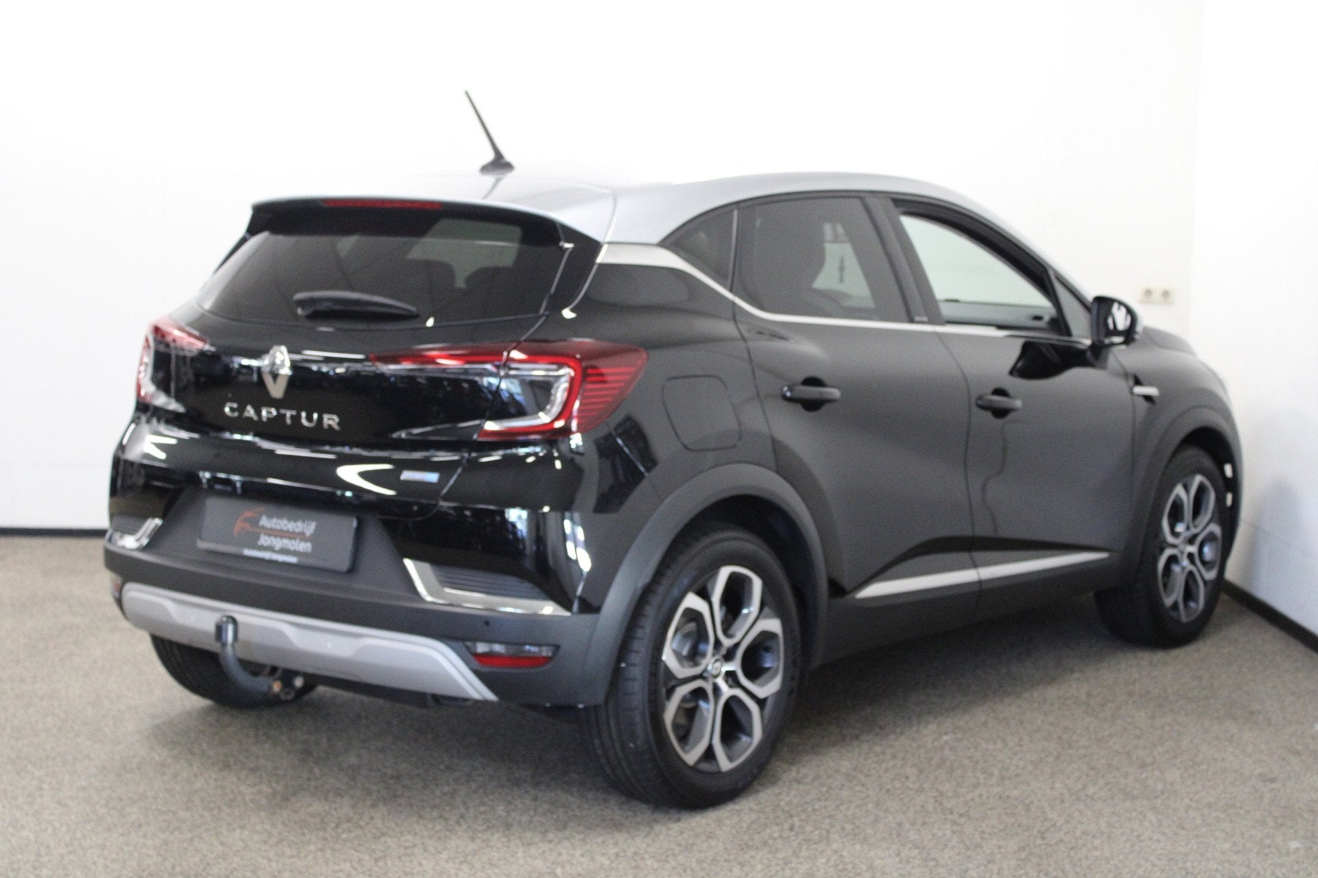 Renault Captur 1.6 E-Tech Plug-in Hybrid 160 Intens, 77 km/l, Gebruikt, 4 cilinders, Leder en Stof