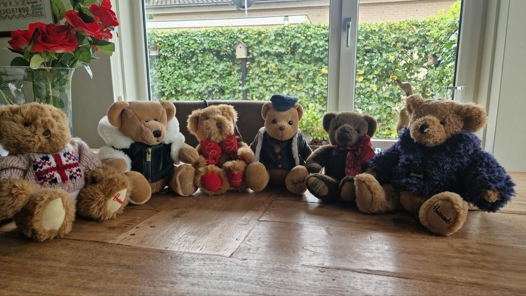 Harrods beren uit verzameling 6 stuks, 30 cm., Ophalen of Verzenden, Zo goed als nieuw, Stoffen beer, Overige merken