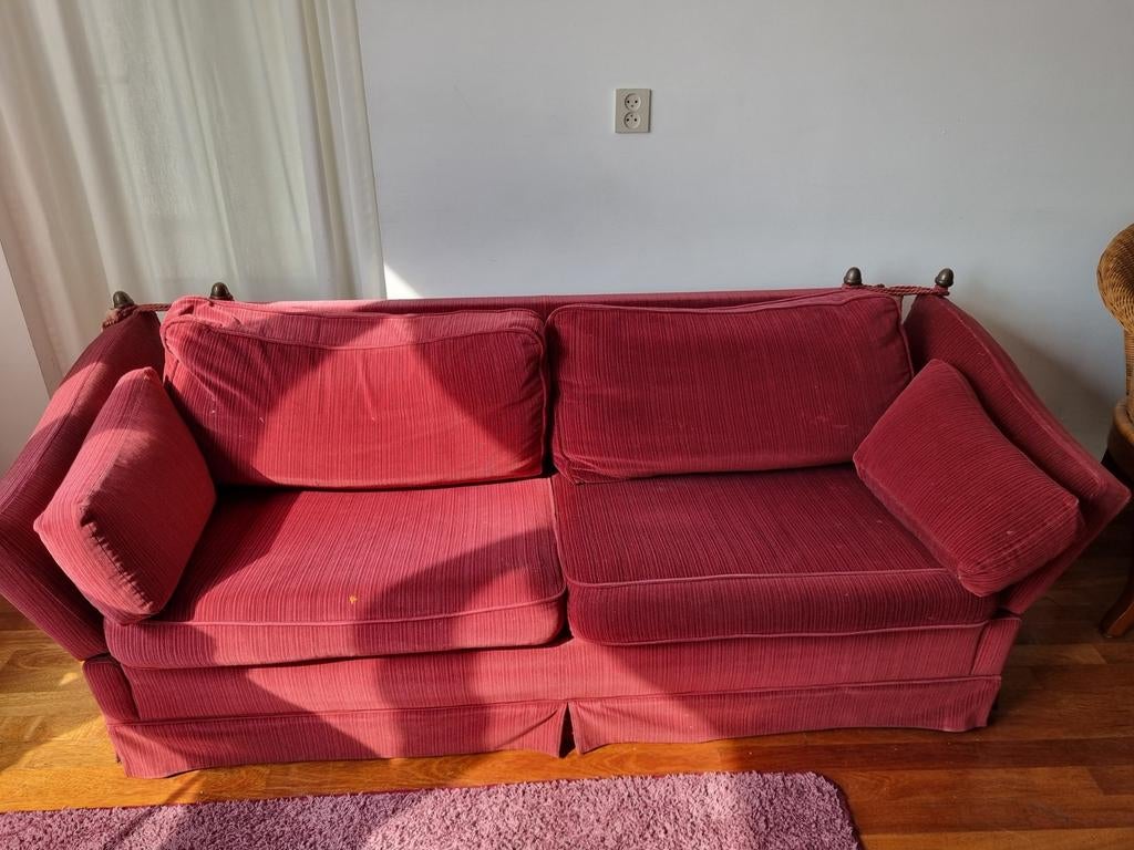 Comfortabele rode ribfluwelen tweezitsbank, Huis en Inrichting, Banken | Bankstellen, Ophalen, Gebruikt, 150 tot 200 cm, Tweepersoons