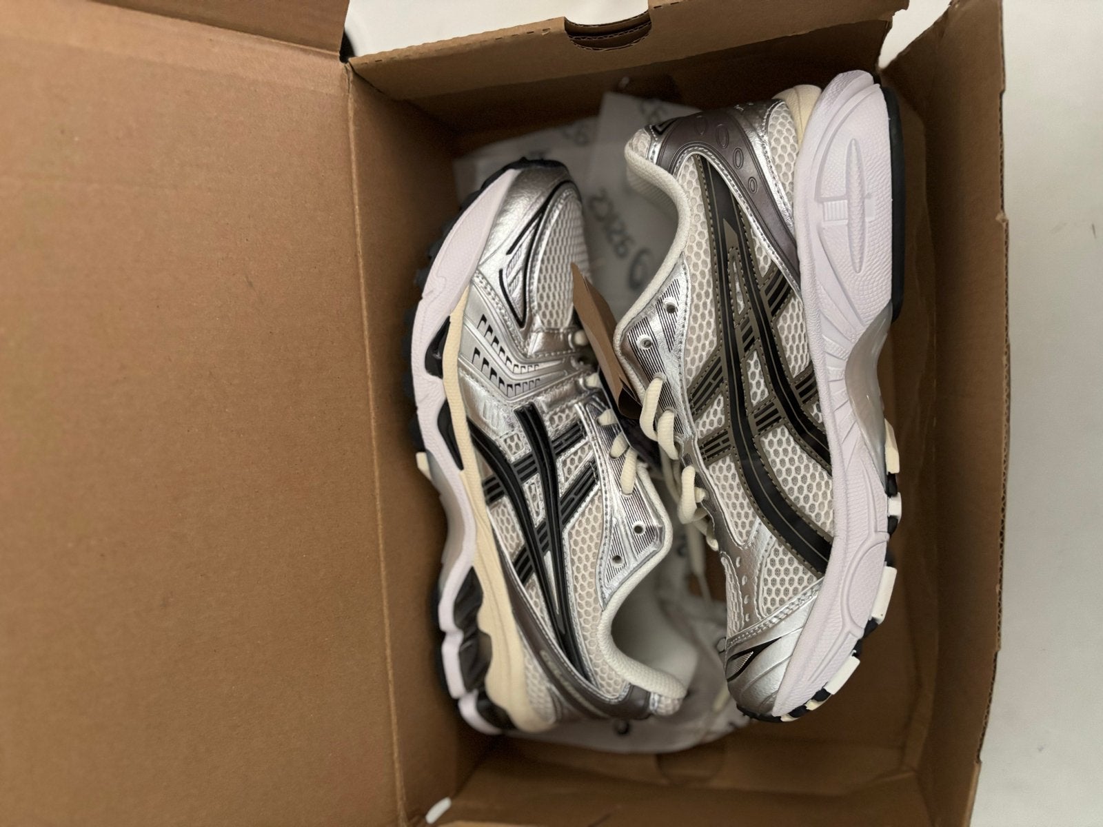 Nieuwe Asics sportschoenen maat 40 wit/zilver met doos, Ophalen of Verzenden, Nieuw, Wit