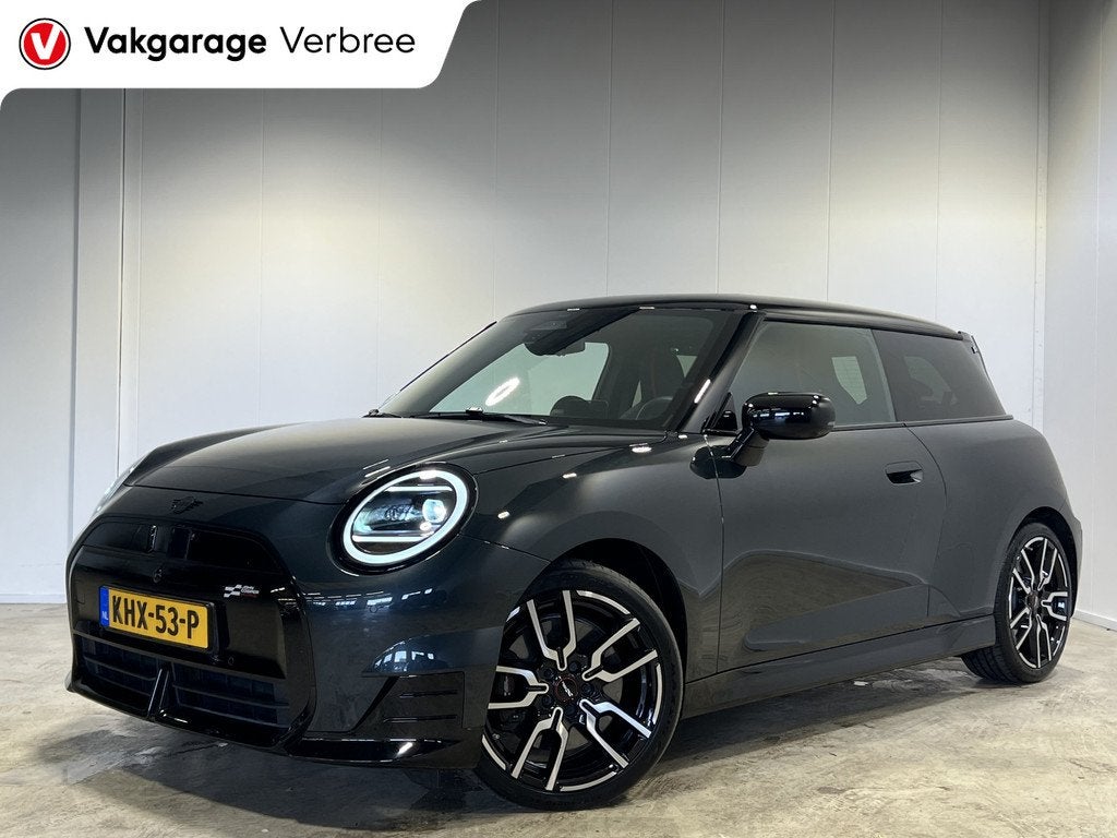 MINI 3-deurs Cooper SE John Cooper Works M 54.2 kWh | Naviga, Gebruikt, Zwart, 4 stoelen, Te koop