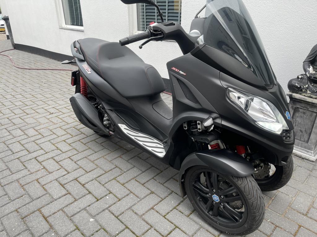Piaggio Motorscooter 300 MP3 HPE Sport december 2022, Motoren, Scooter, Piaggio, Bedrijf, Viale Rinaldo Piaggio, 25
BP 80134  Pontedera, IT