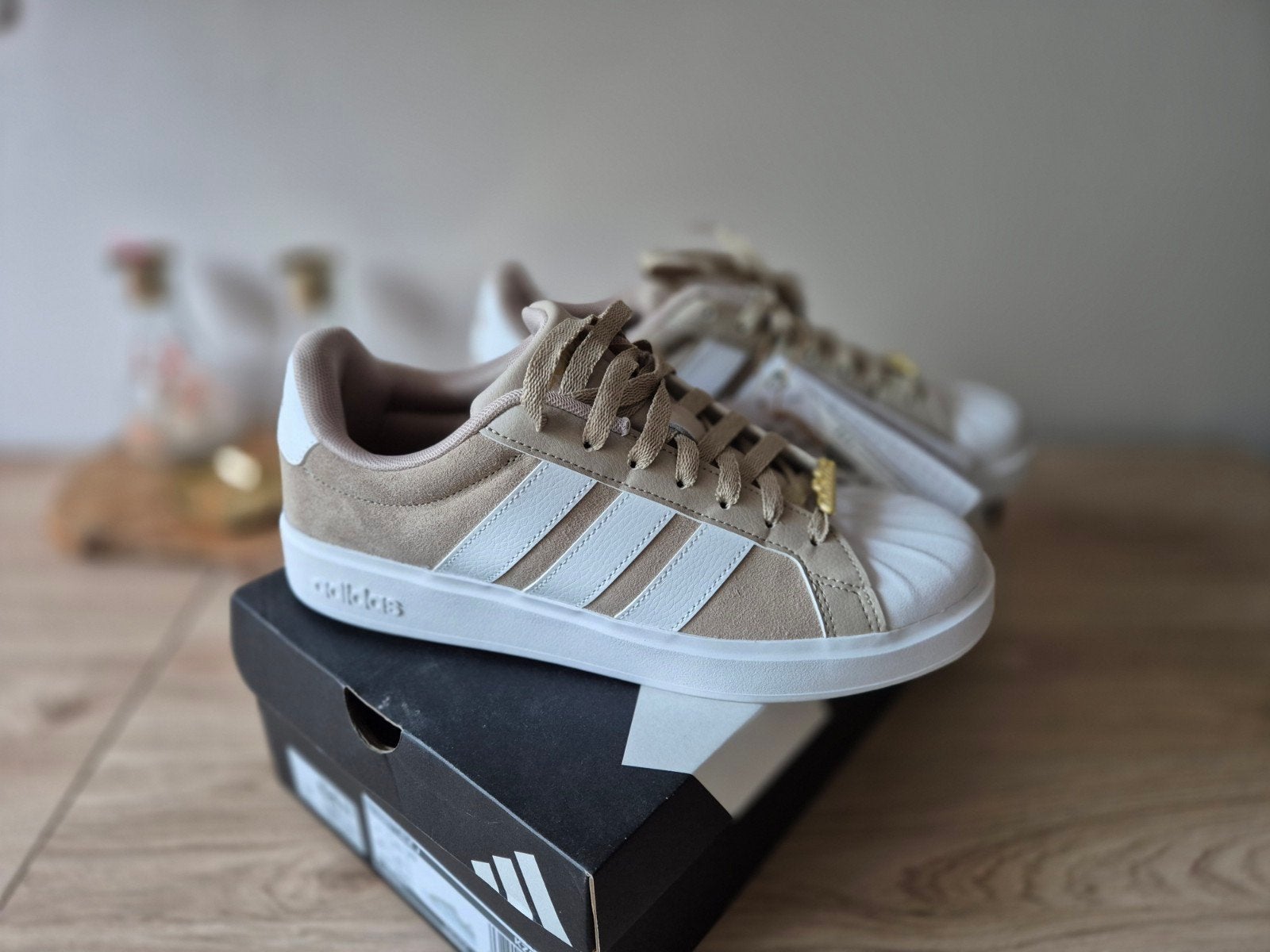 nieuwe Adidas, Adidas, Beige, Nieuw, Ophalen of Verzenden