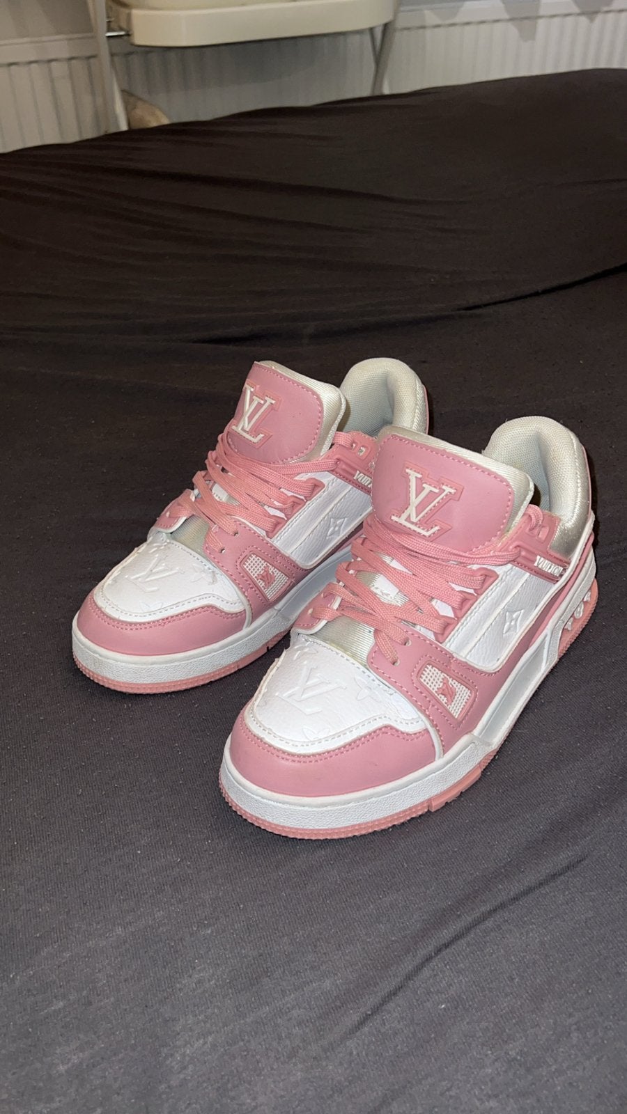 Louis Vuitton Sneakers Roze/Wit, Ophalen of Verzenden, Zo goed als nieuw, Roze, Sneakers of Gympen