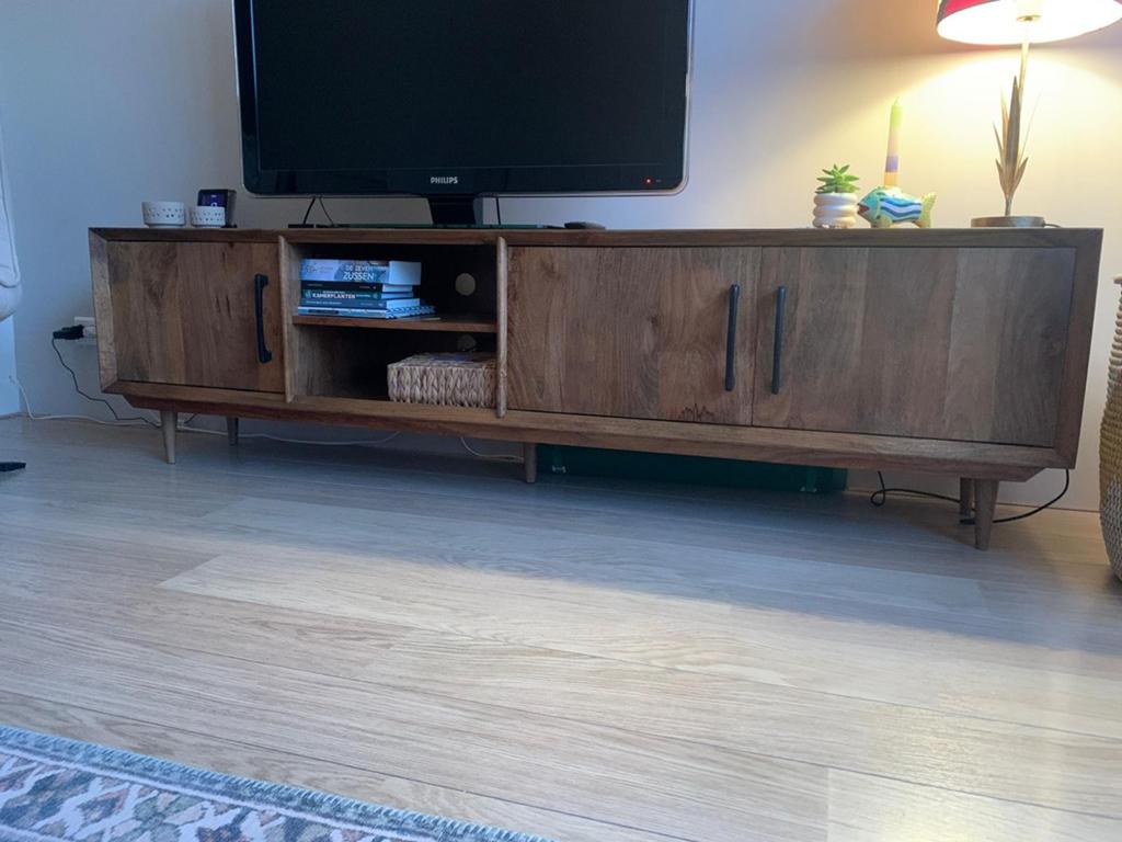 Goossens TV meubel mangohout - zo goed als nieuw, 150 tot 200 cm, Zo goed als nieuw, Minder dan 100 cm, 25 tot 50 cm
