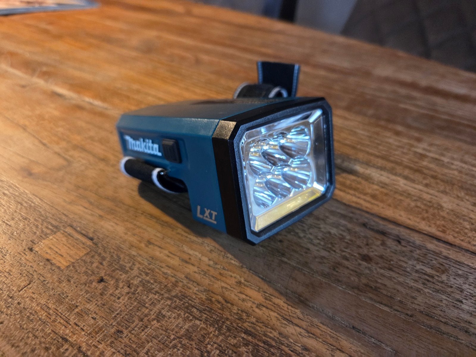 Makita DML186 LXT LED Bouwlamp / Hoofdlamp 18V, Ophalen of Verzenden