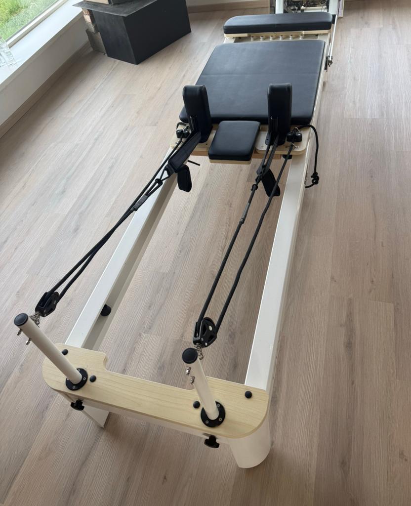 Reformer pilates bank wit, Sport en Fitness, Ophalen, Gebruikt, Yogamat
