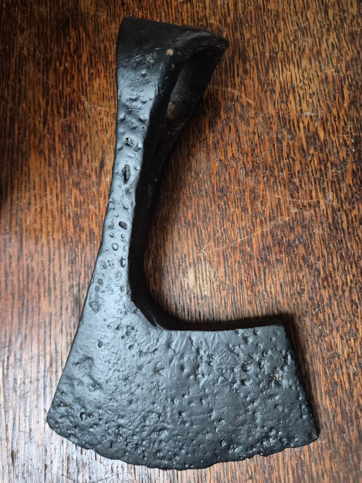 Zeer grote Vikingbijl  geconserveerd bodemvondst, Ophalen of Verzenden