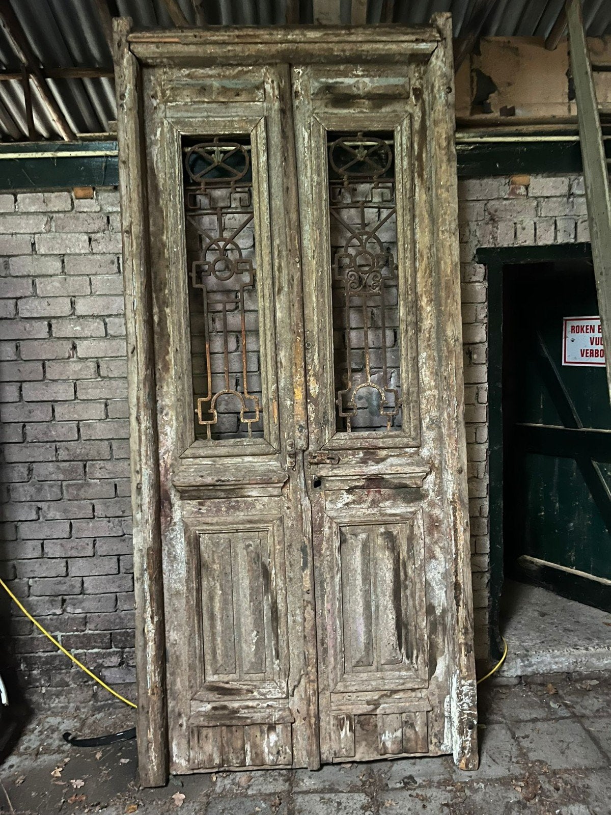 zeer oude antieke deur, Ophalen