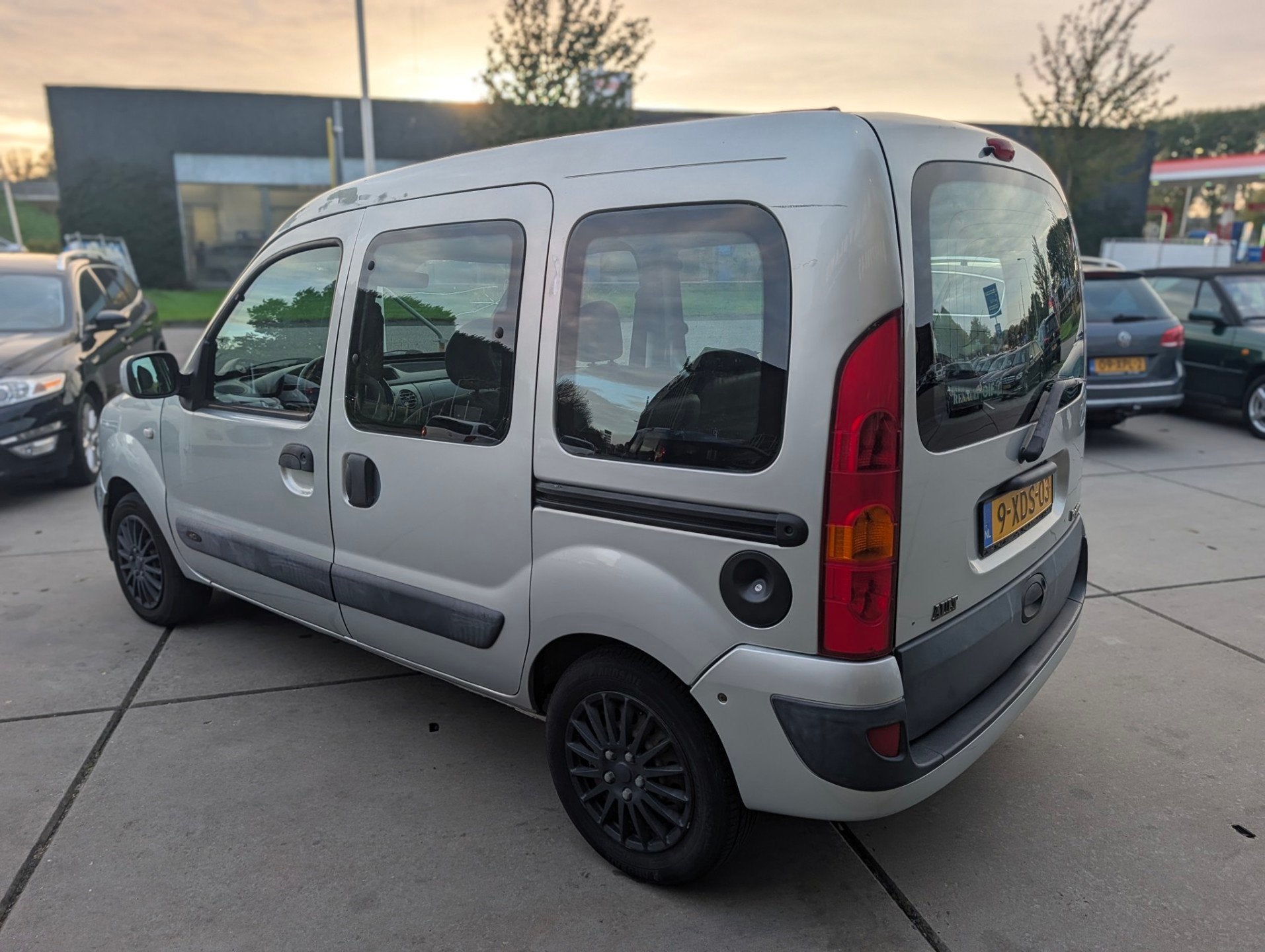 Renault Kangoo 1.5 dCi Expression Luxe - Airco, Auto's, Voorwielaandrijving, Gebruikt, Zwart, 4 cilinders