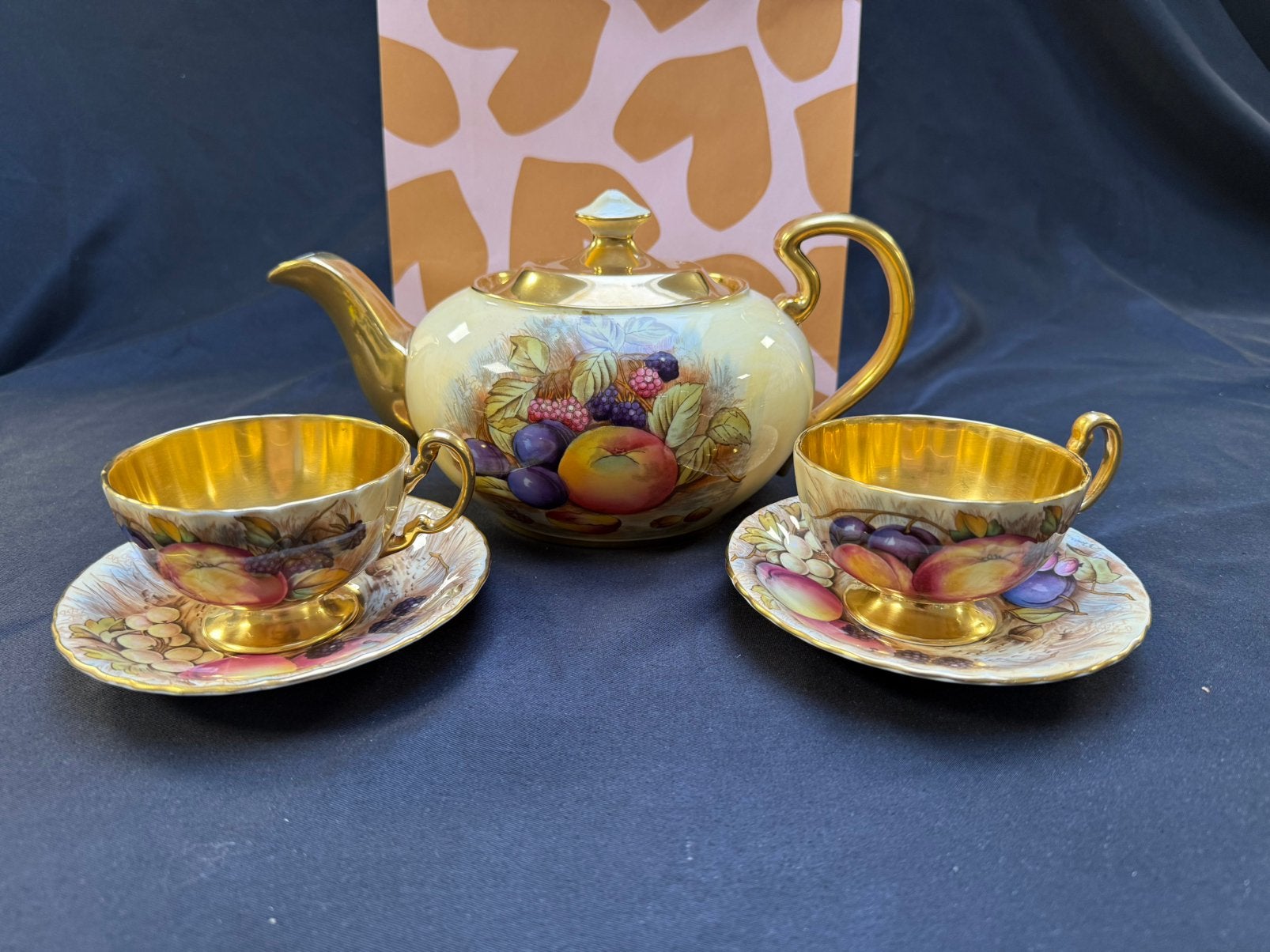 Aynsley Orchad Gold servies 2 kop en schotels theepot, Antiek en Kunst, Ophalen of Verzenden