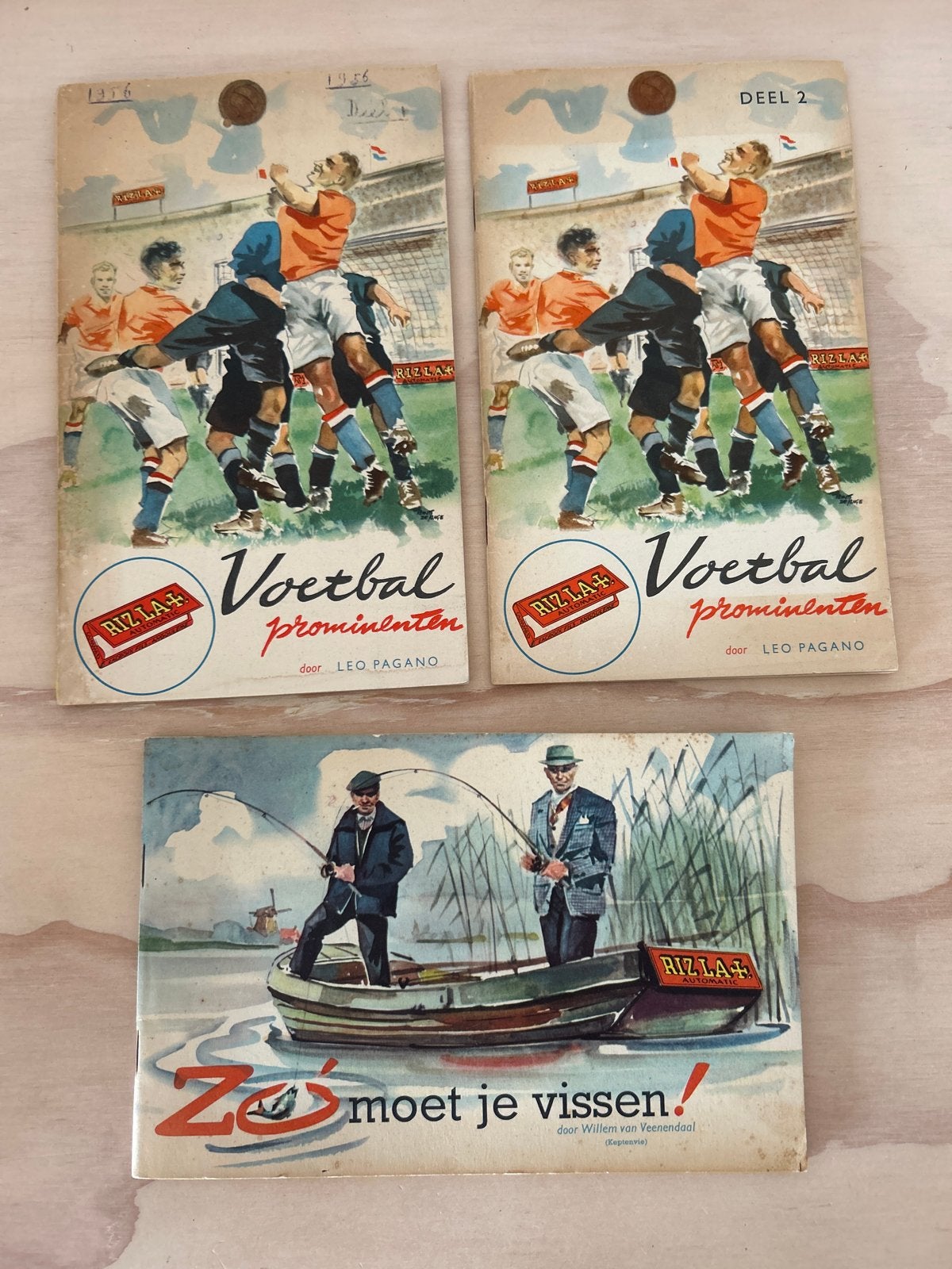 Rizla Voetbal Prominenten Deel 1 & 2 + Zo moet je vissen!, Verzamelen, Ophalen of Verzenden, Gebruikt, Boek of Tijdschrift