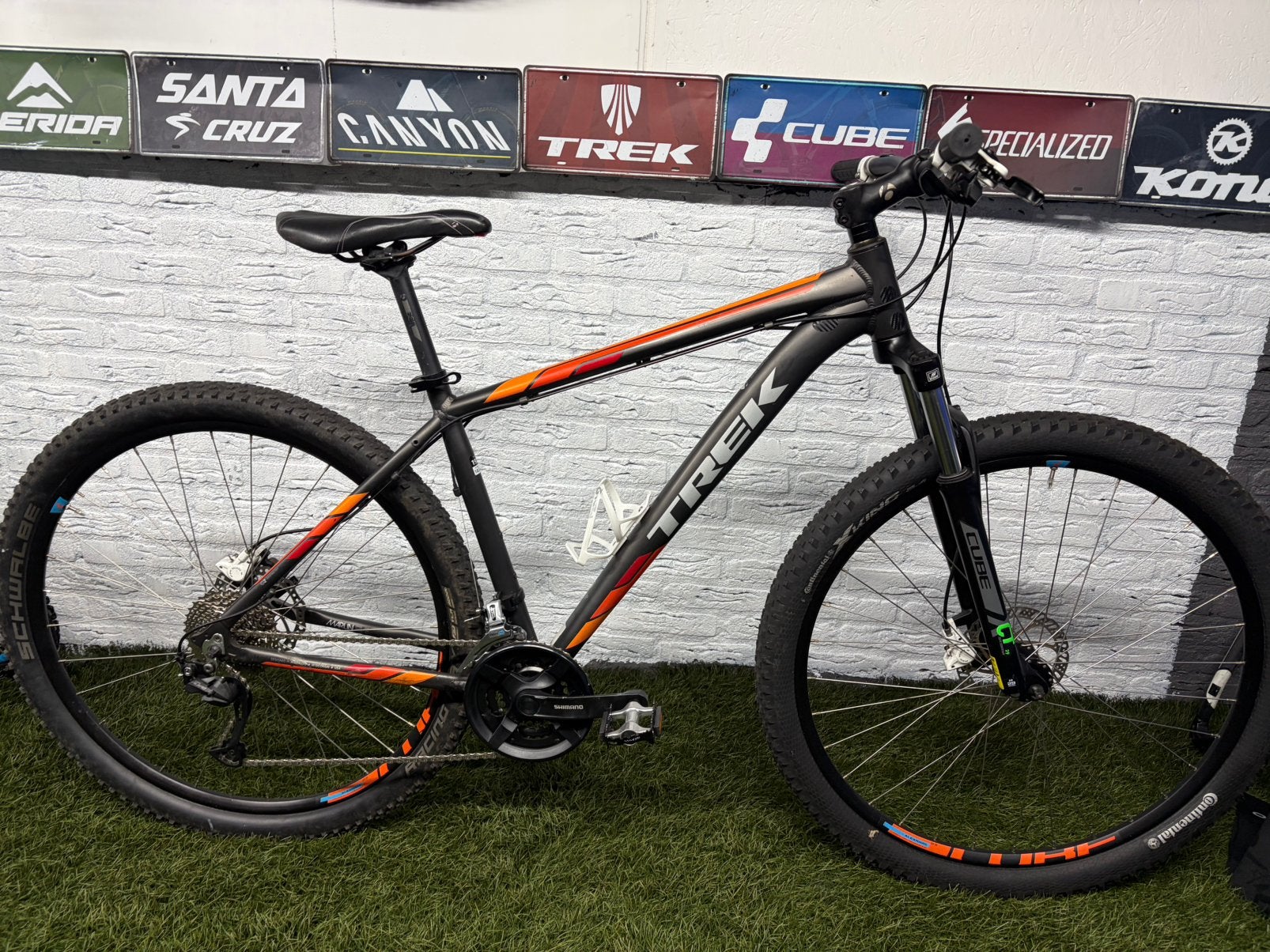 Foto 2 van Trek Marlin 5 29 inch mountainbike frame maat L MTB 29” trek