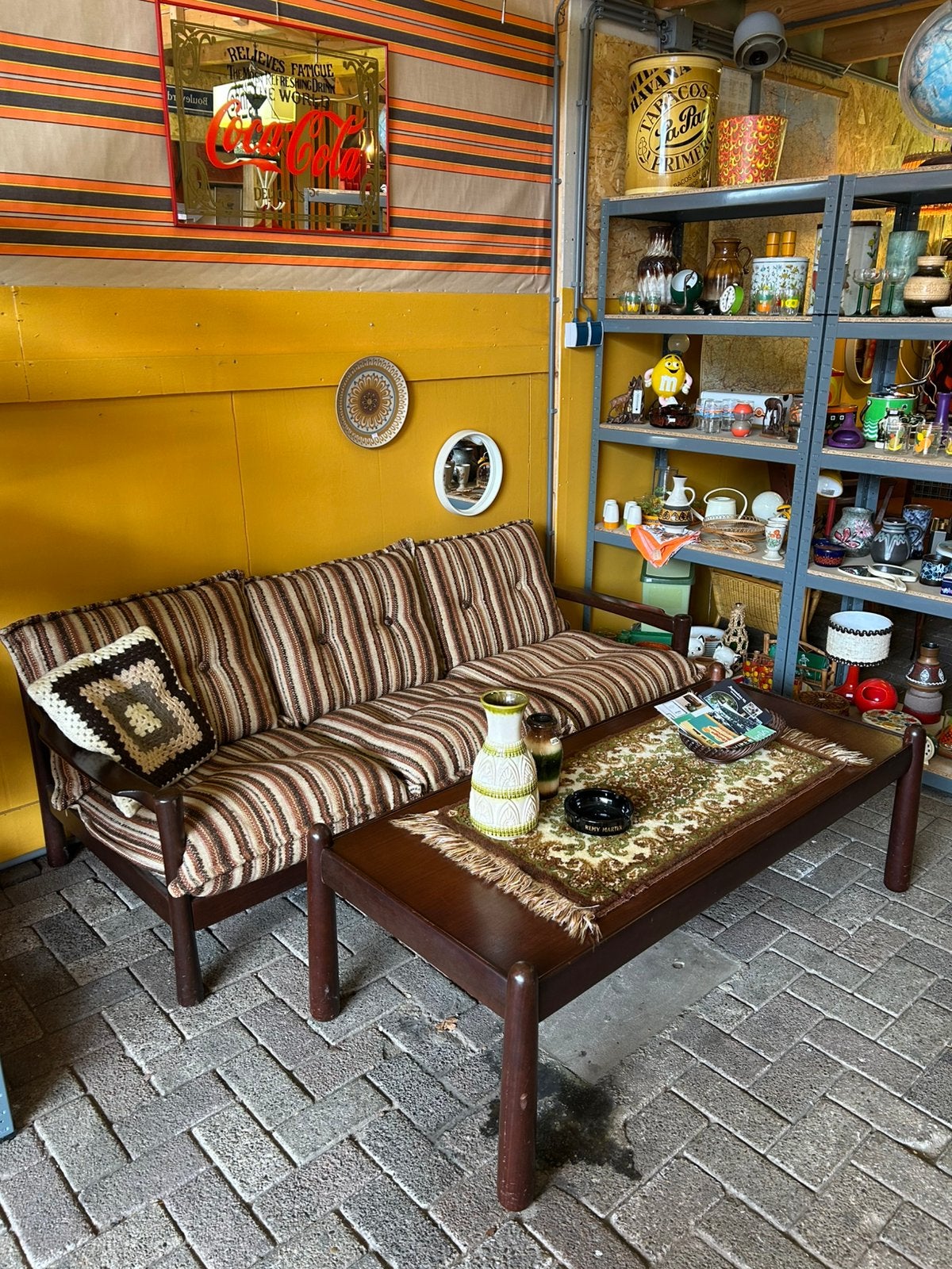 Vintage jaren 70 bruin beige gestreepte lounge bank/ bank, Ophalen, 150 tot 200 cm, Vintage, 75 tot 100 cm