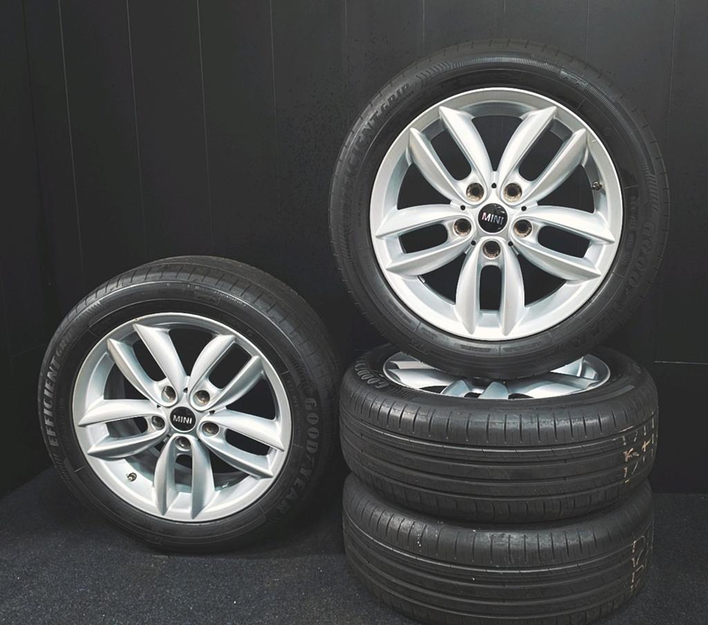Mini R60 R61 velgen met goodyear zomerbanden 17", Auto-onderdelen, Banden en Velgen, 17 inch, Zomerbanden, 205 mm, Ophalen of Verzenden
