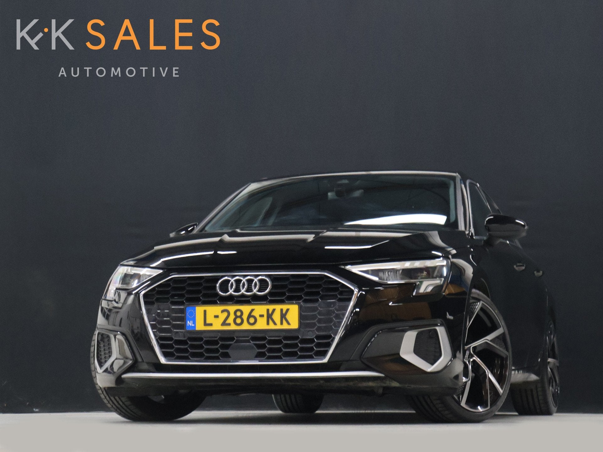 Audi A3 Limousine 35 TFSI Business edition [ADAPTIVE CRUISE,, Stof, 4 cilinders, 150 pk, Zwart