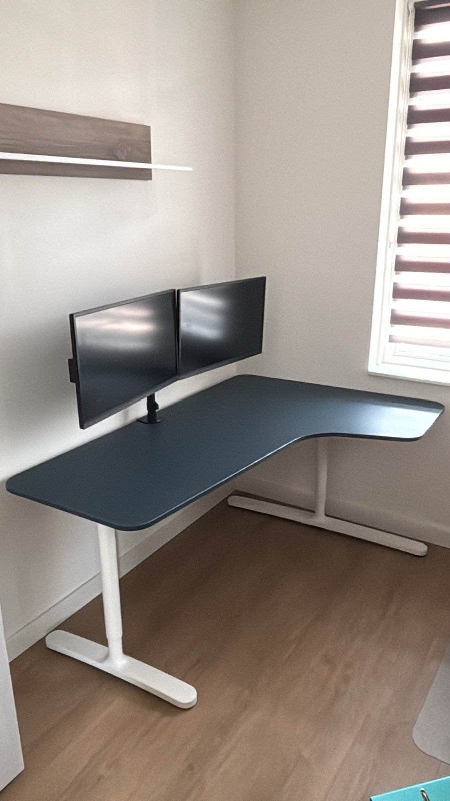 IKEA Bekant hoekbureau, 160x110 cm, hoogte instelbaar, Huis en Inrichting, Ophalen, 160 cm, Hoekbureau, Zo goed als nieuw