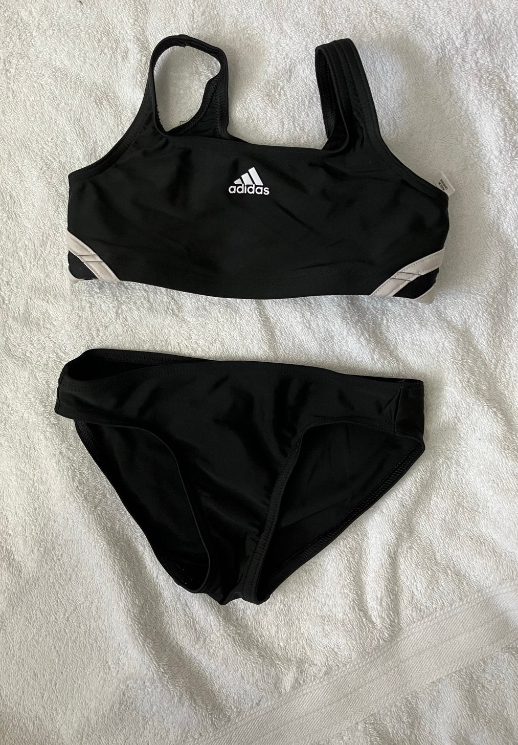 Adidas bikini zwart maat 128 - Zo goed als nieuw, Bikiniset, Meisje, Zo goed als nieuw, Ophalen of Verzenden