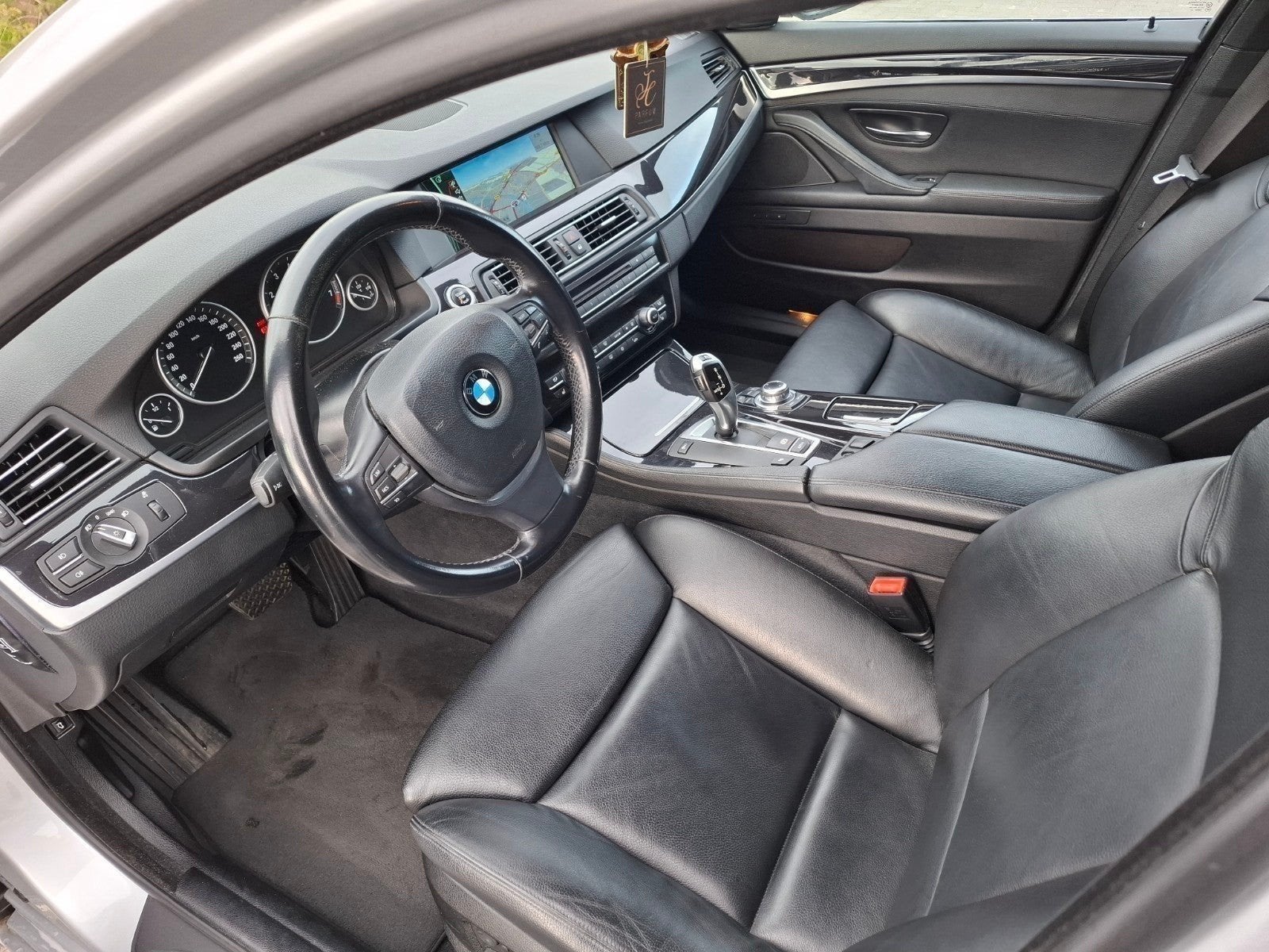BMW 5-Serie 3.0 I 528 AUT 2011 Grijs, Auto's, BMW, Achterwielaandrijving, Zwart, 2996 cc, Particulier