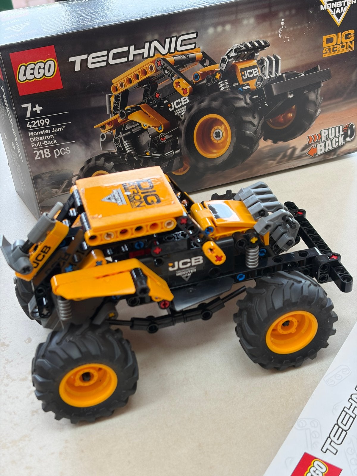 LEGO Technic Monster Jam Megalodon 42199 JCB Pull-Back, Ophalen of Verzenden, Zo goed als nieuw, Overige merken