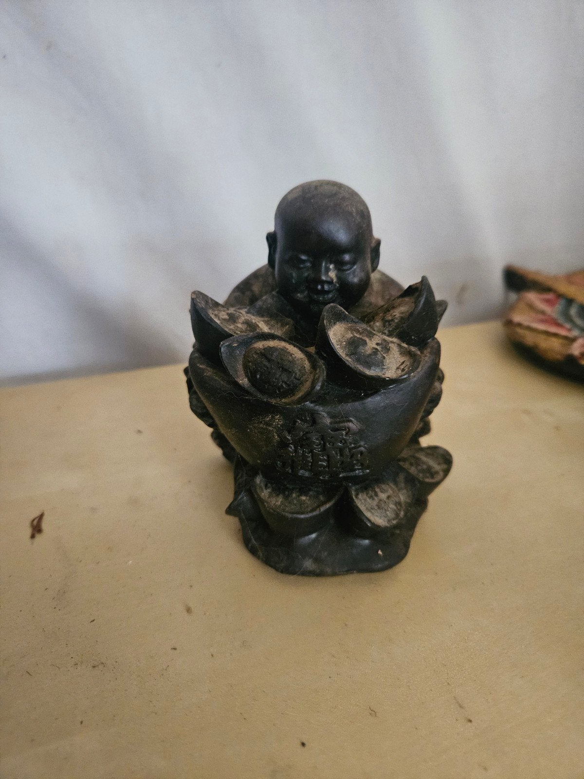 Klein beeldje van monnik met geldbuidel - 12cm, Ophalen of Verzenden, Beeld, Minder dan 20 cm, Zwart