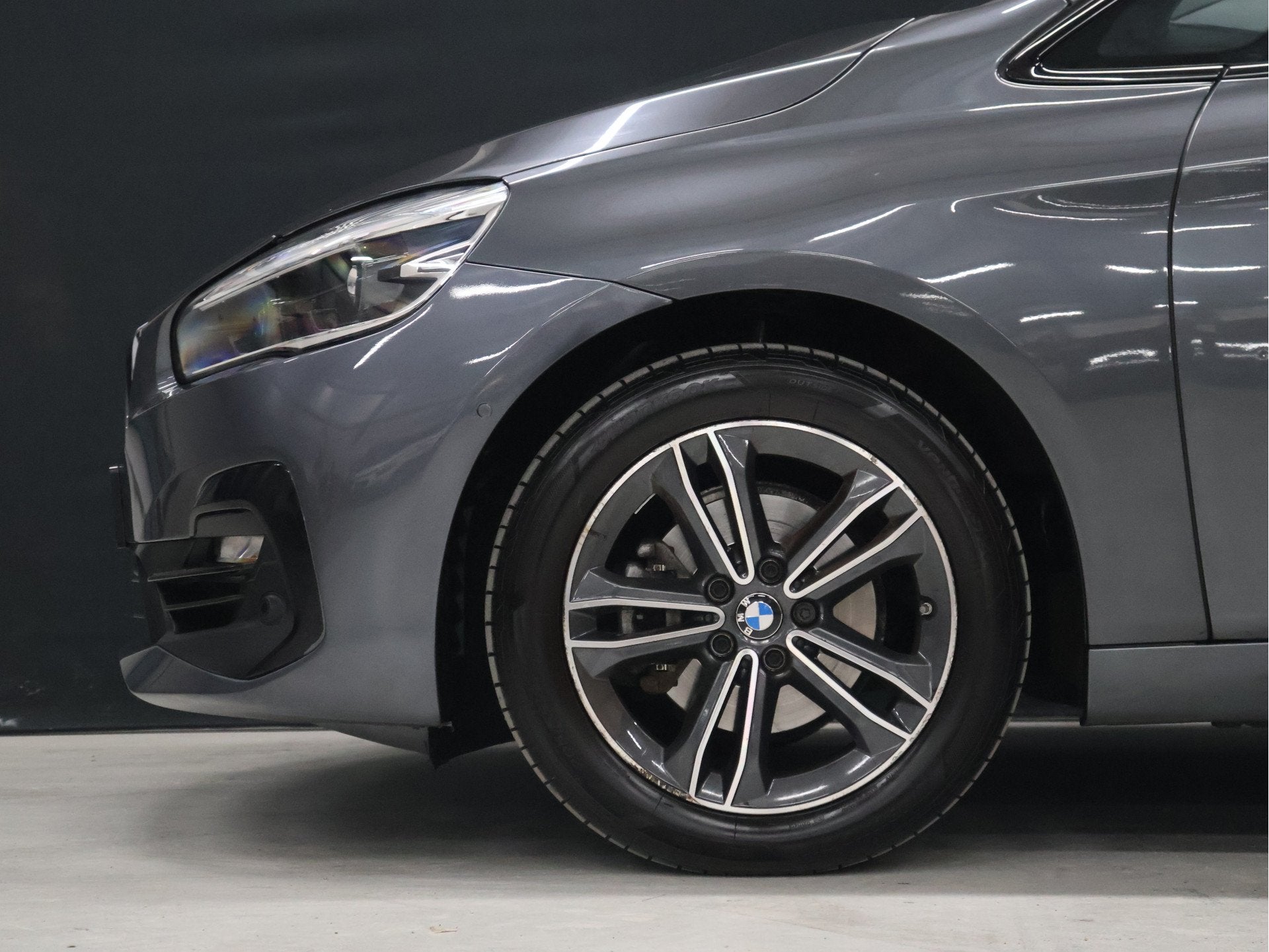 BMW 2 Serie Active Tourer 218i M Sport [STOELVERWARMING, HEA, Auto's, Dealer onderhouden, Gebruikt, 3 cilinders, Zilver of Grijs