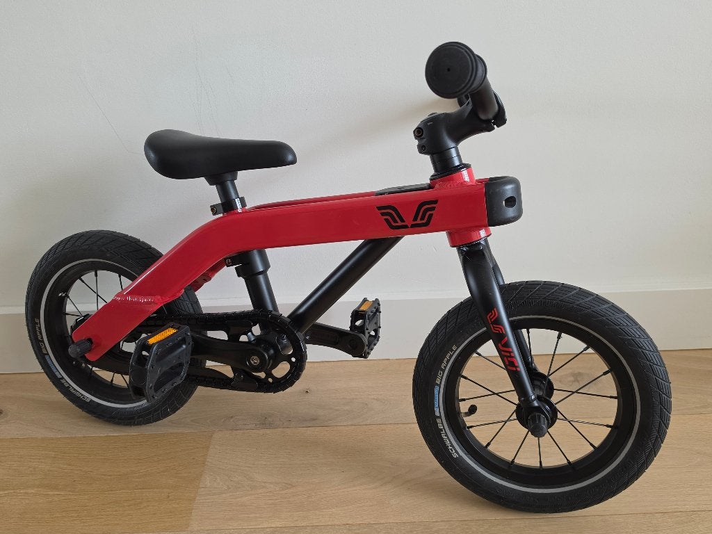 Vici 3-in-1 Meegroeifiets – Brandweer Rood, Ophalen, Terugtraprem, Gebruikt, Vici