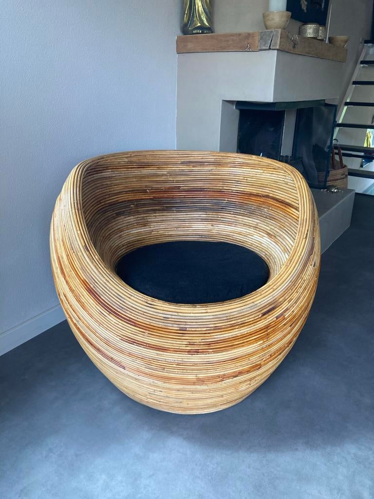 Design rotan cocoon/lounge fauteuil – Bijenkorf, Huis en Inrichting, Fauteuils, Ophalen, Gebruikt, Rotan, cocoon, lounge, bohemian, design, vintage, statement