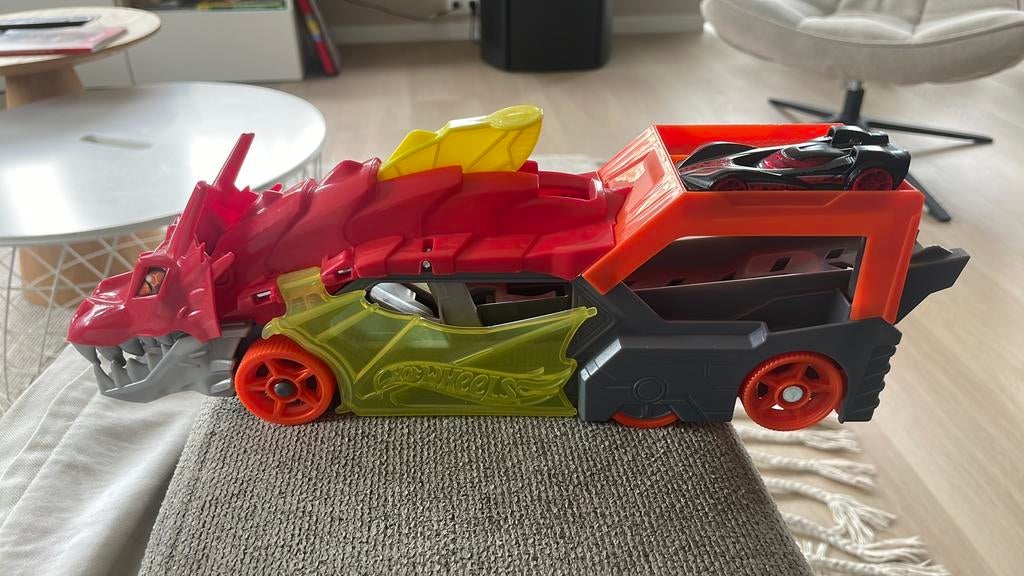 Hot Wheels Draken Auto met Auto, Ophalen, Zo goed als nieuw