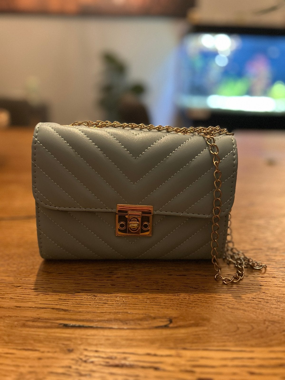 Stijlvol lichtblauw schoudertasje met goudkleurige ketting, Sieraden, Tassen en Uiterlijk, Ophalen of Verzenden, Zo goed als nieuw