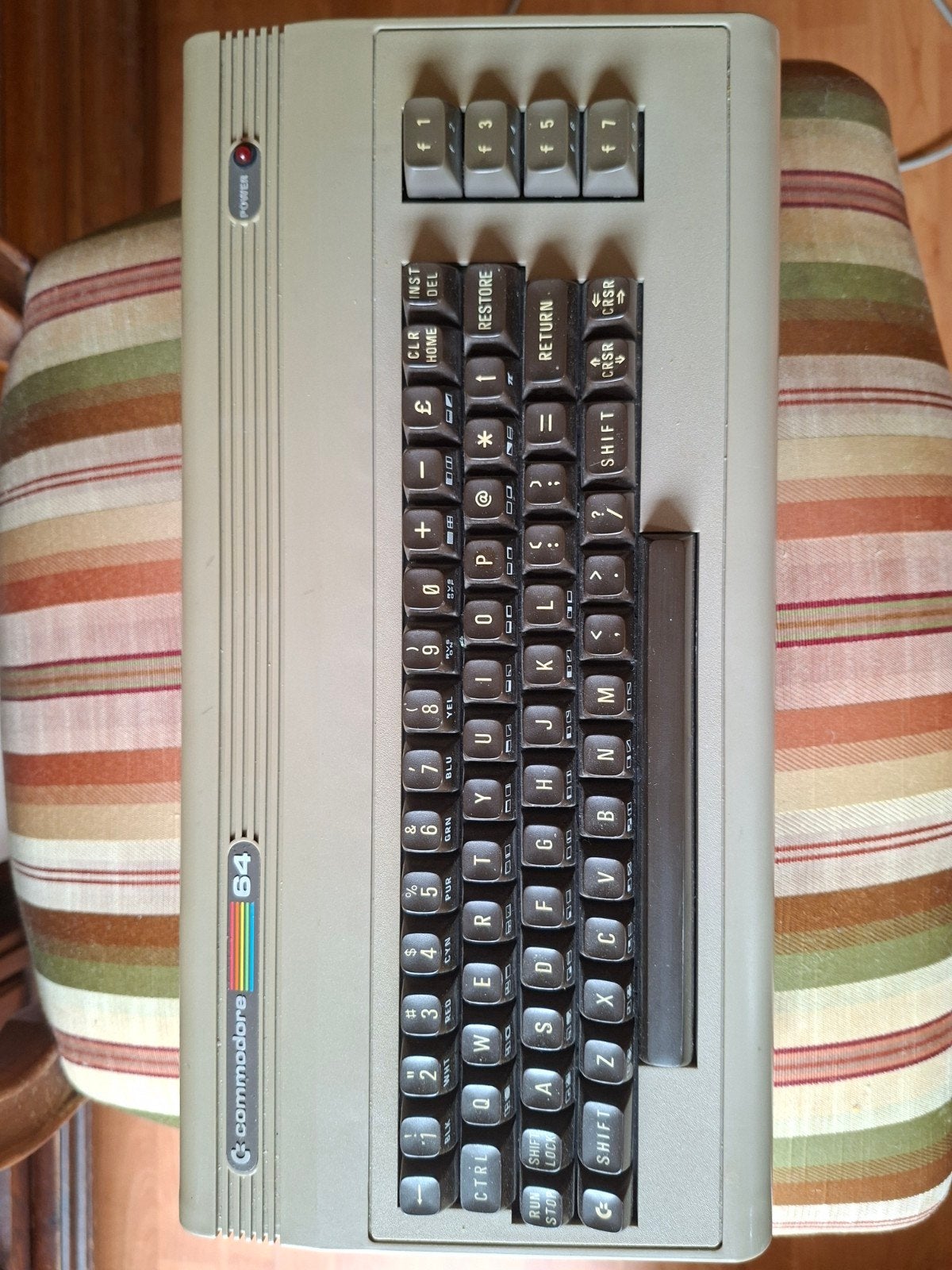 Commodore 64 met accessoires en games, Spelcomputers en Games, Spelcomputers | Atari, Overige modellen, Ophalen of Verzenden, Met 3 controllers of meer