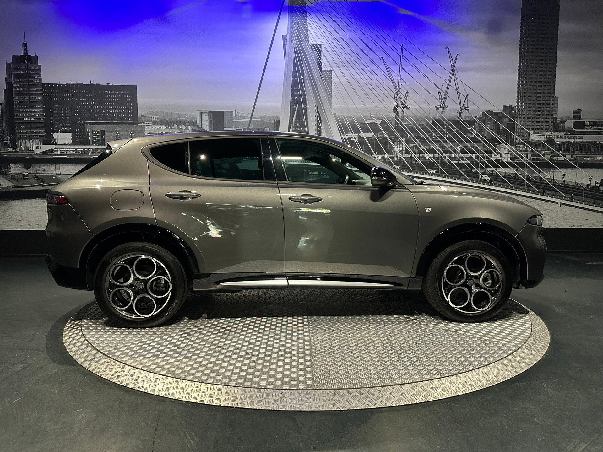 Alfa Romeo TONALE 1.3 Ibrida Plug-In Q4, Auto's, Automaat, Dealer onderhouden, Stof, 4 cilinders