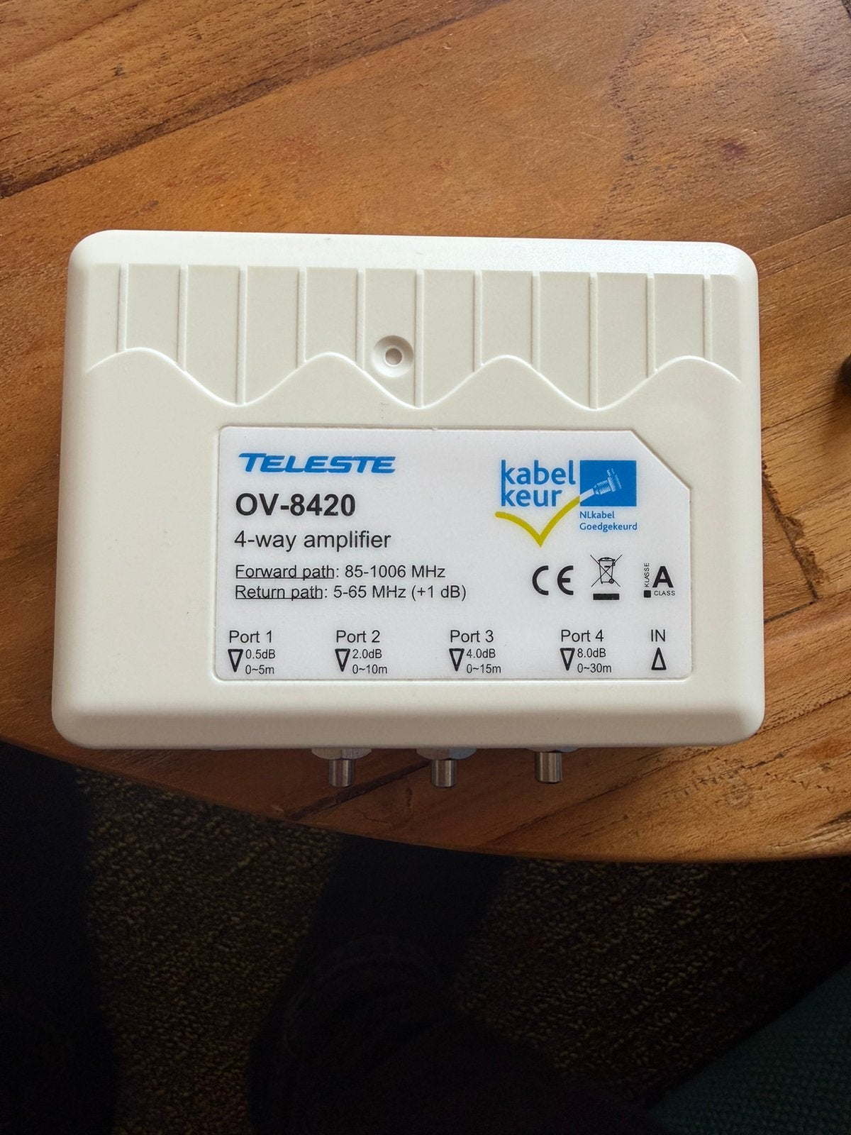 Teleste OV-8420 4-weg coaxversterker, Ophalen, Minder dan 2 meter
