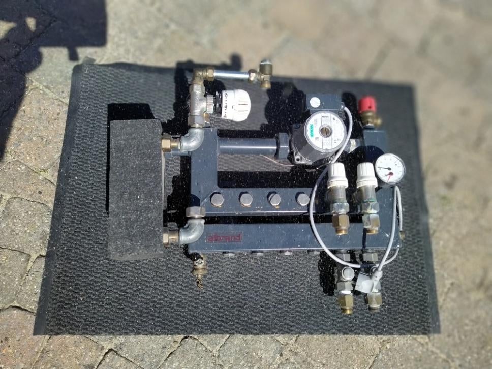Verdeler vloerverwarming met 6 kanalen merk Albrand, Ophalen, Gebruikt