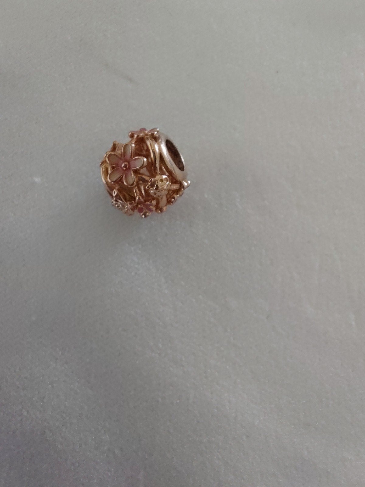 Pandora Madelief Bedel - Roségoudkleurig met Roze Emaille, Overige materialen, Pandora, Ophalen of Verzenden, Zo goed als nieuw